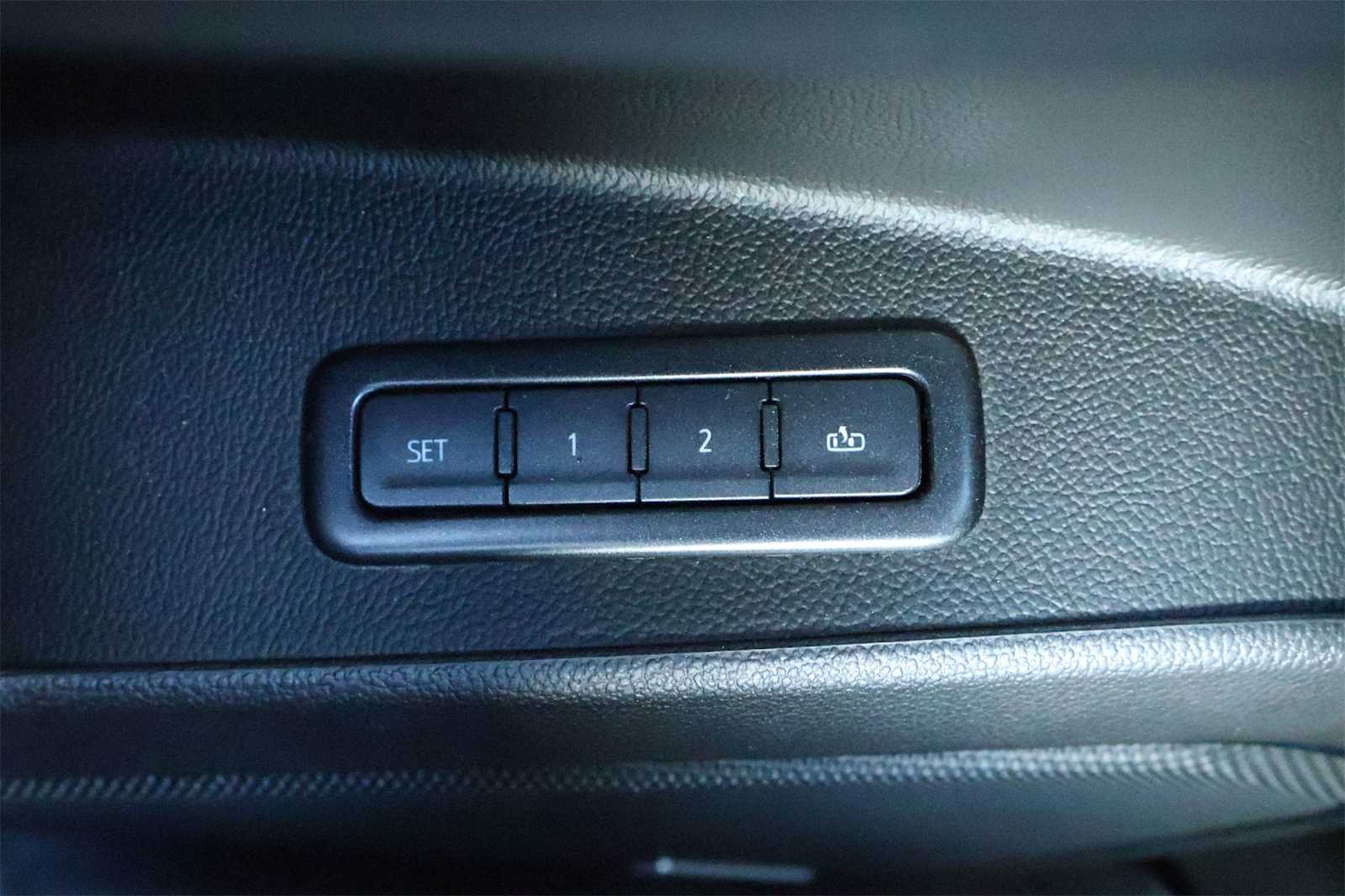 Thumbnail: 2019 GMC Yukon XL - 25