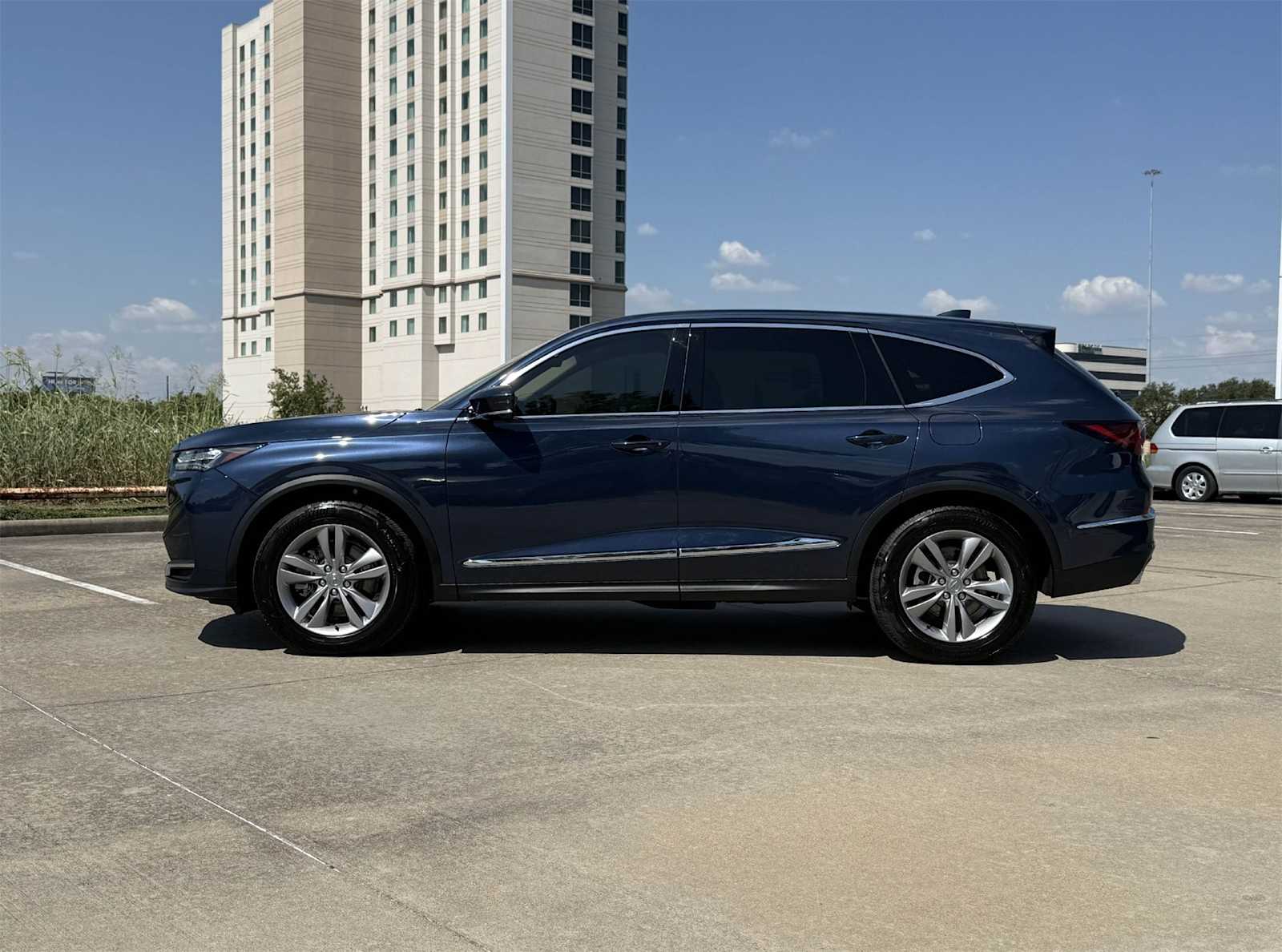2025 Acura MDX photo 3