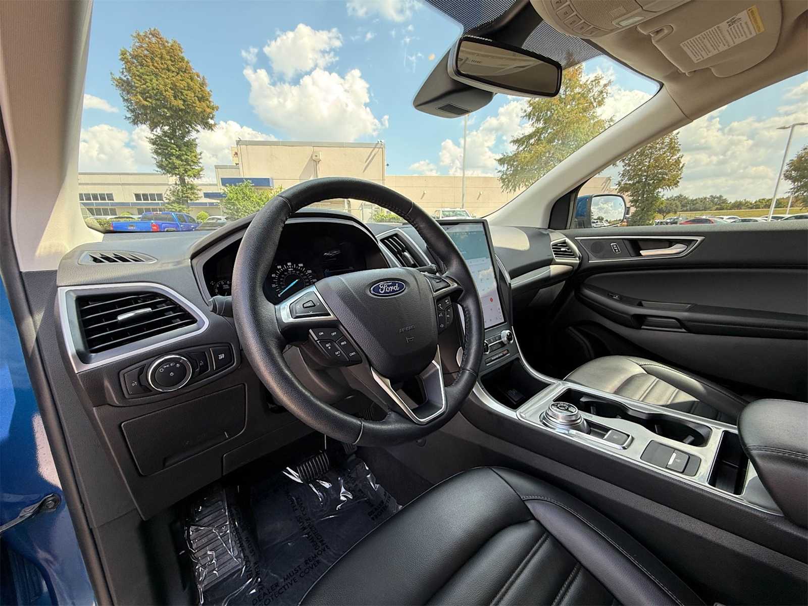 2023 Ford Edge SEL photo 2