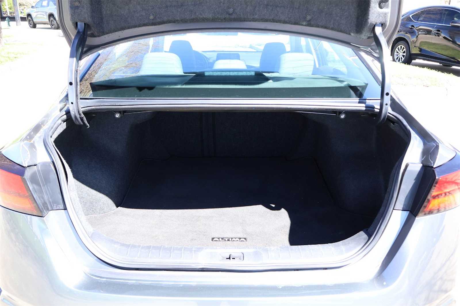 Thumbnail: 2020 Nissan Altima - 19