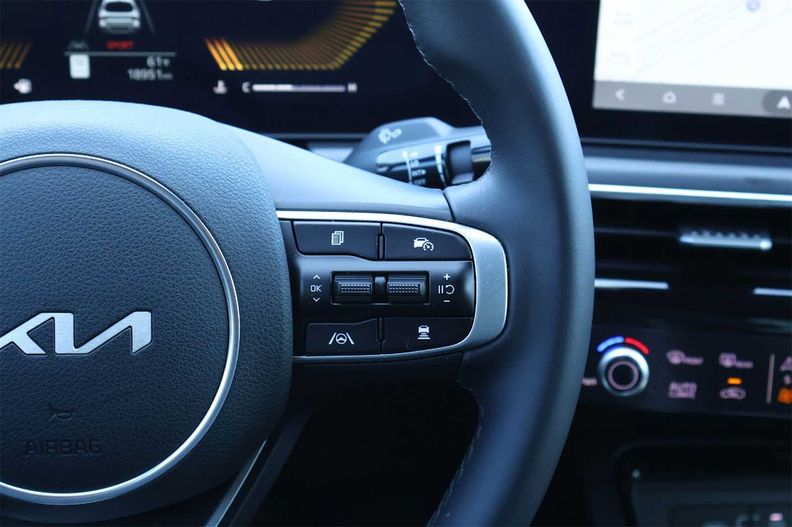 Thumbnail: 2025 Kia K5 - 23