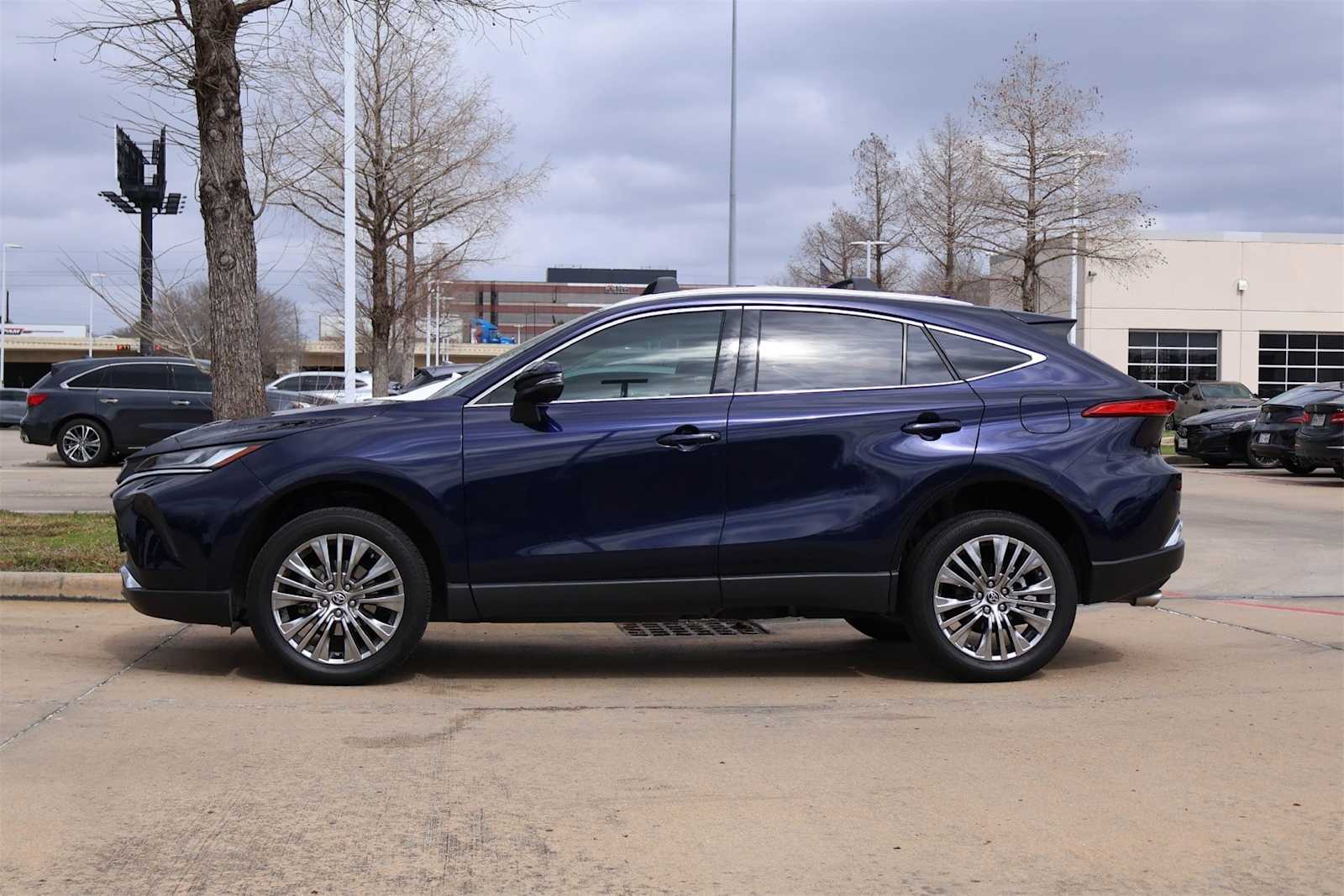 Thumbnail: 2024 Toyota Venza - 3