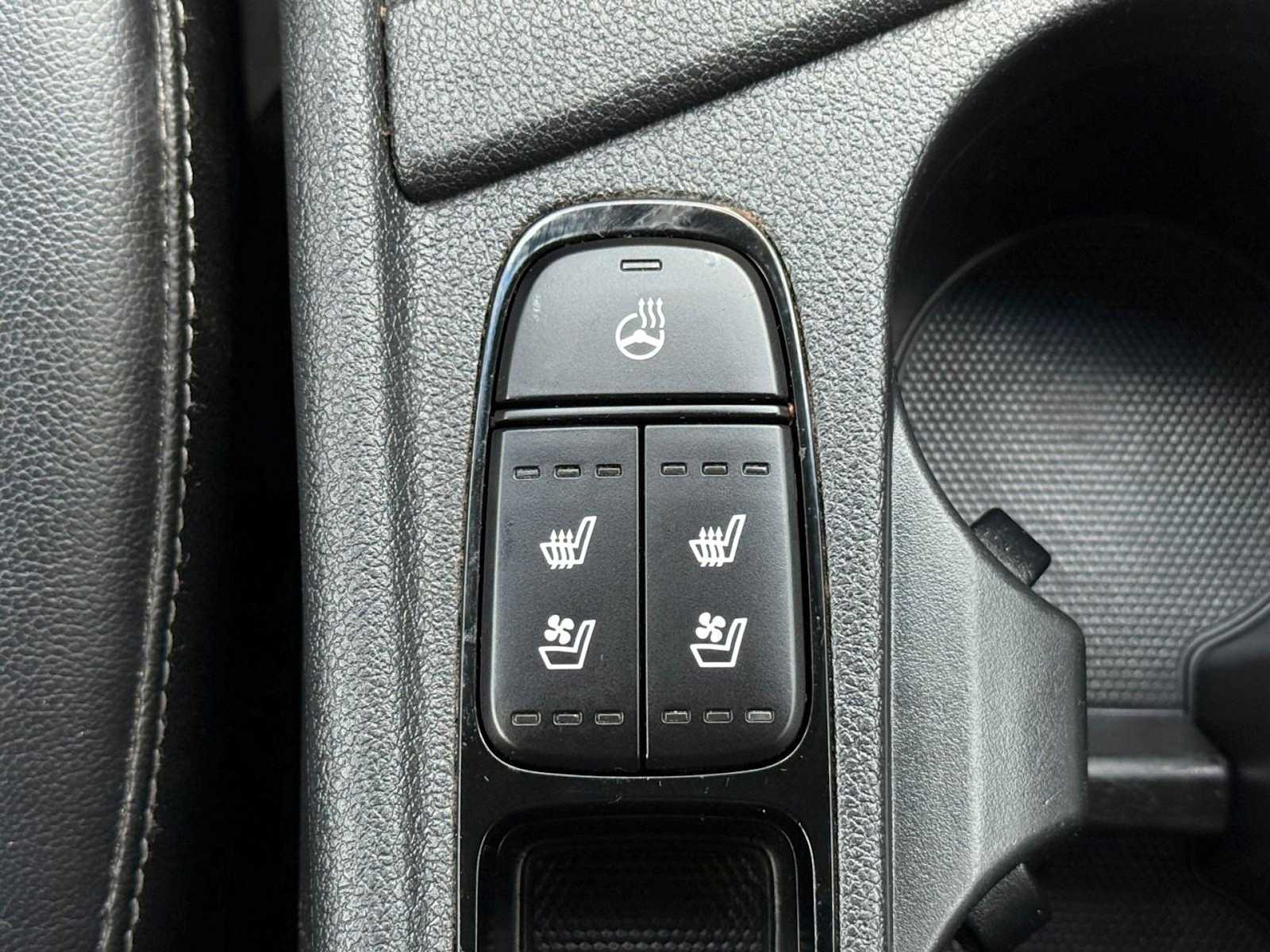 2017 Kia Niro Touring 25