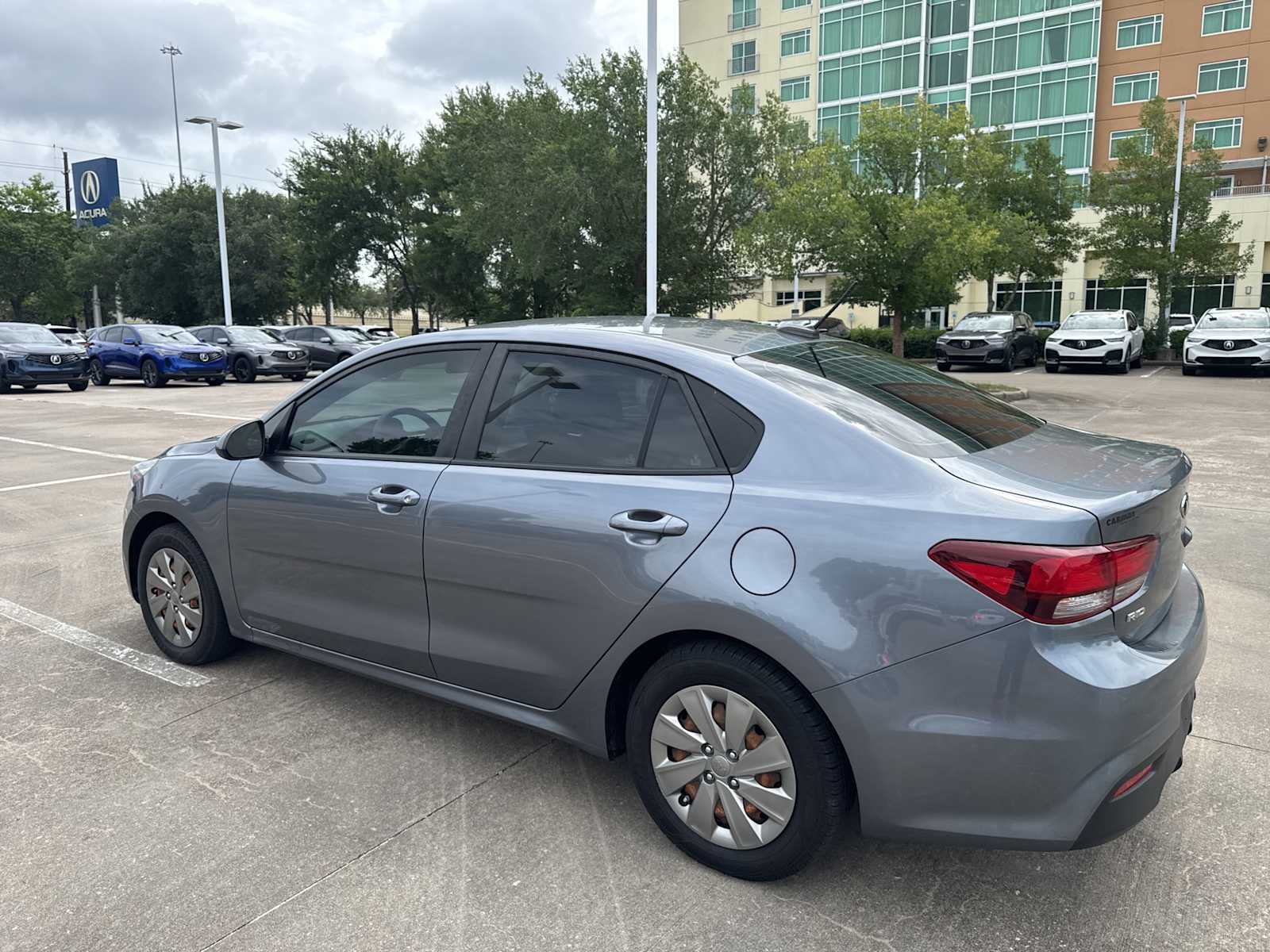 Thumbnail: 2020 Kia Rio - 3