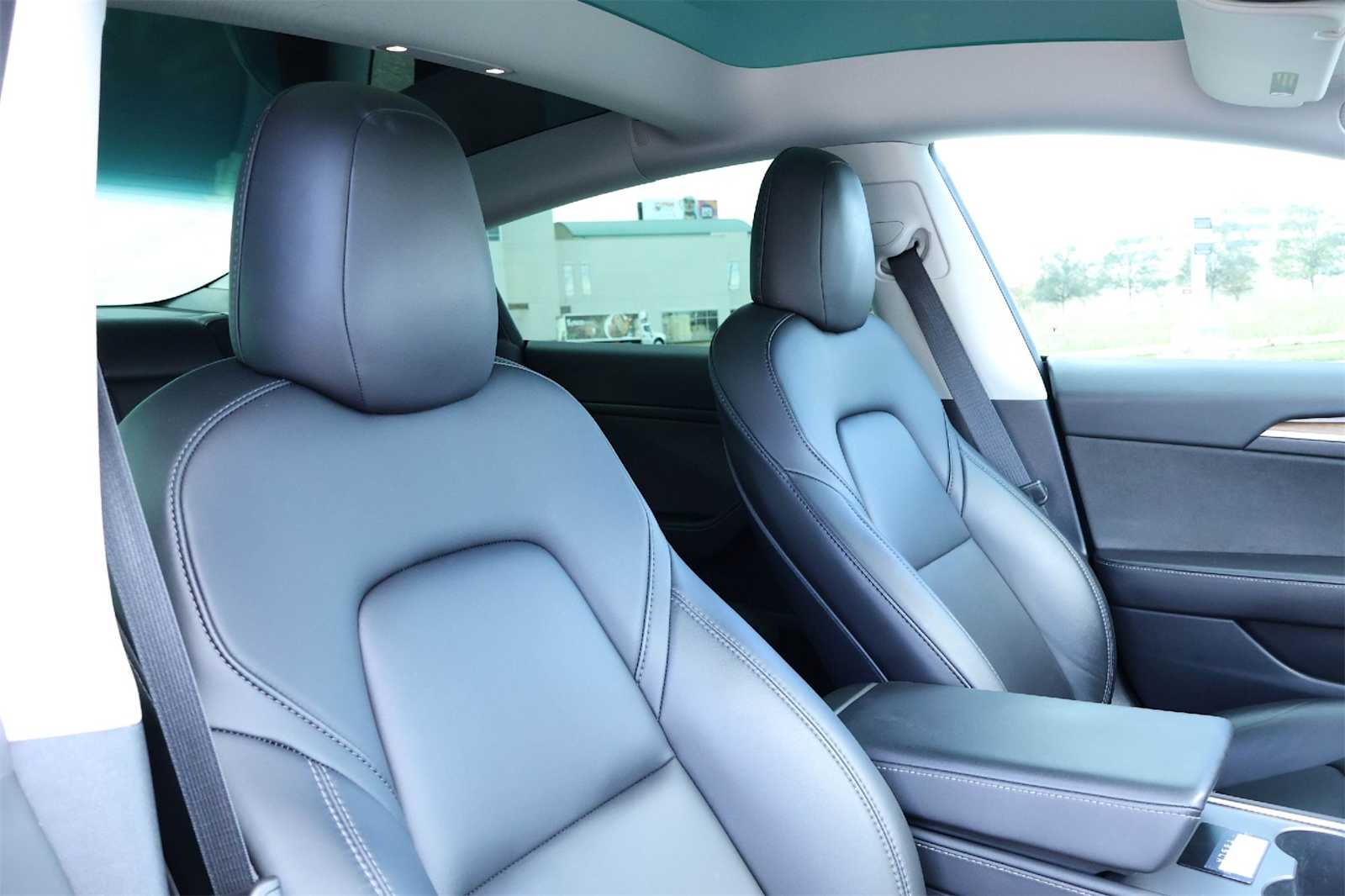 Thumbnail: 2022 Tesla Model 3 - 14