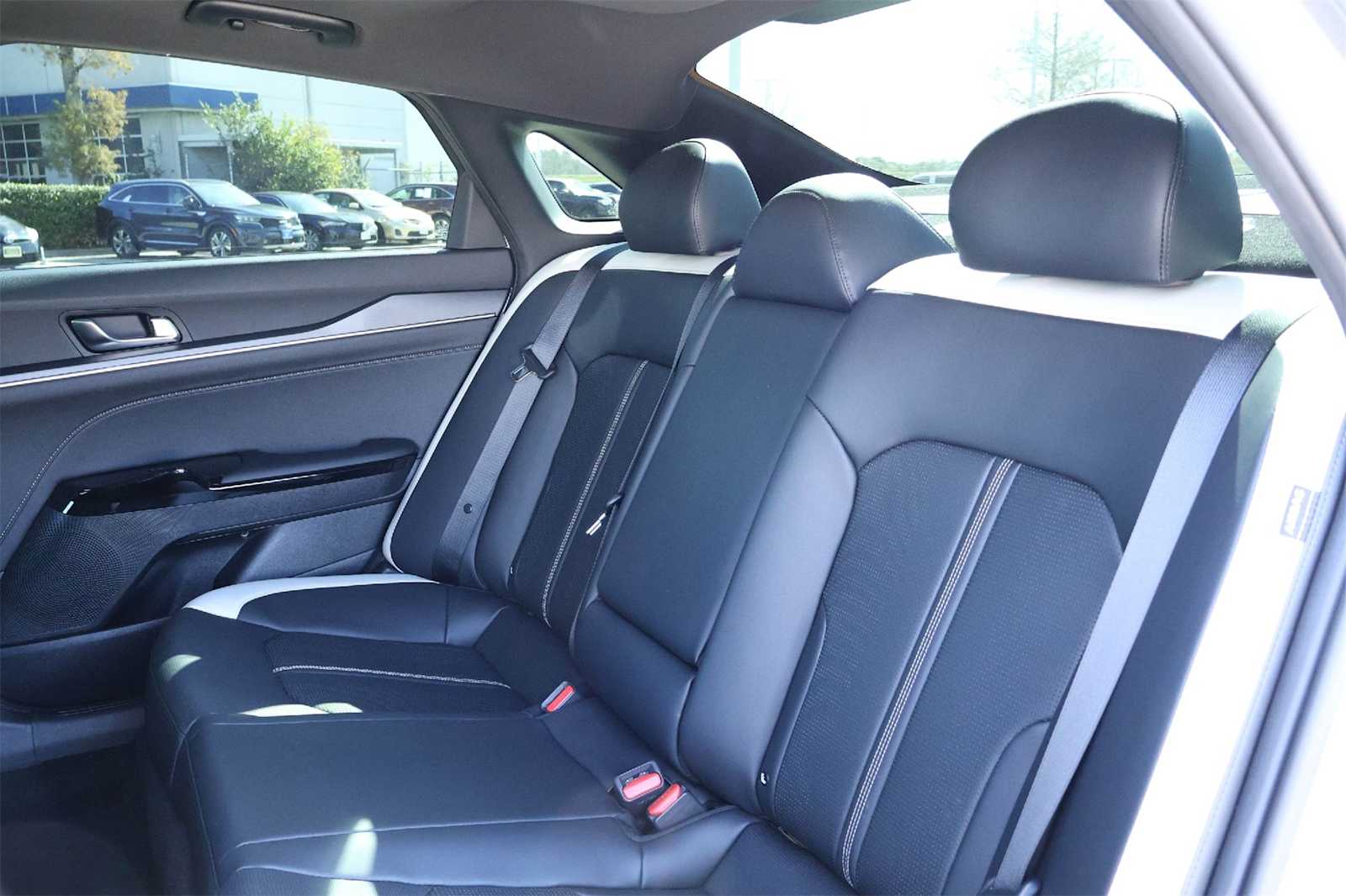 Thumbnail: 2025 Kia K5 - 13