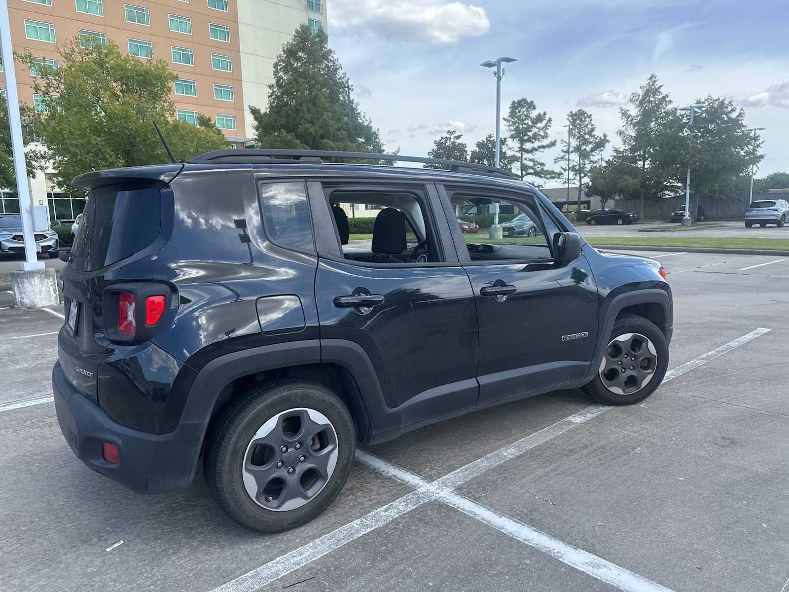 Thumbnail: 2016 Jeep Renegade - 5