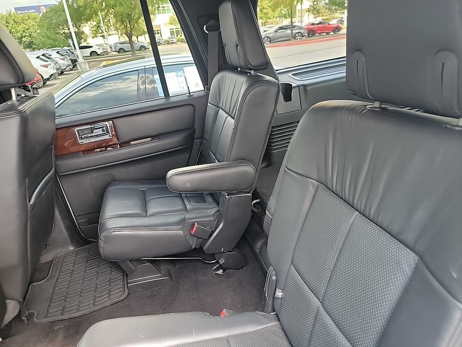 Thumbnail: 2014 Lincoln Navigator - 8