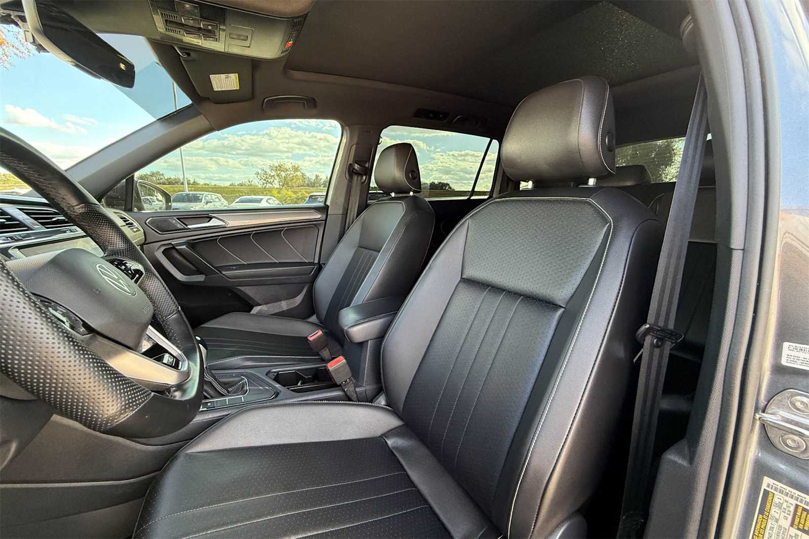 Thumbnail: 2022 Volkswagen Tiguan - 11