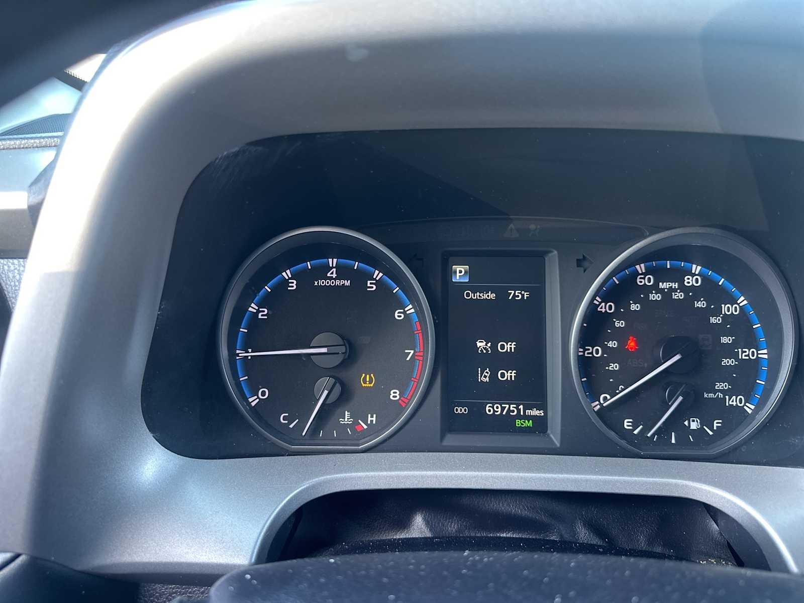 Thumbnail: 2018 Toyota RAV4 - 11