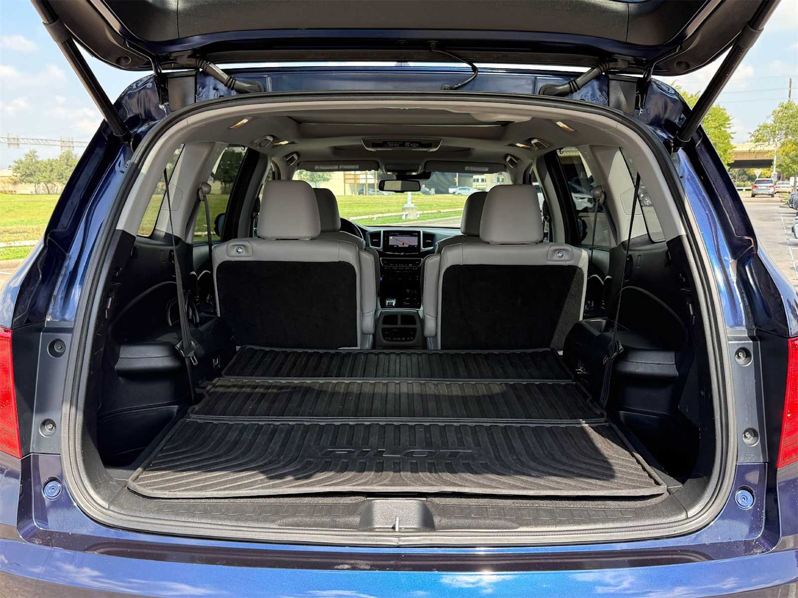 Thumbnail: 2018 Honda Pilot - 19