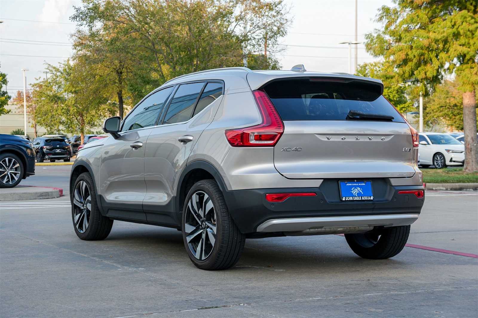 Thumbnail: 2024 Volvo XC40 - 4