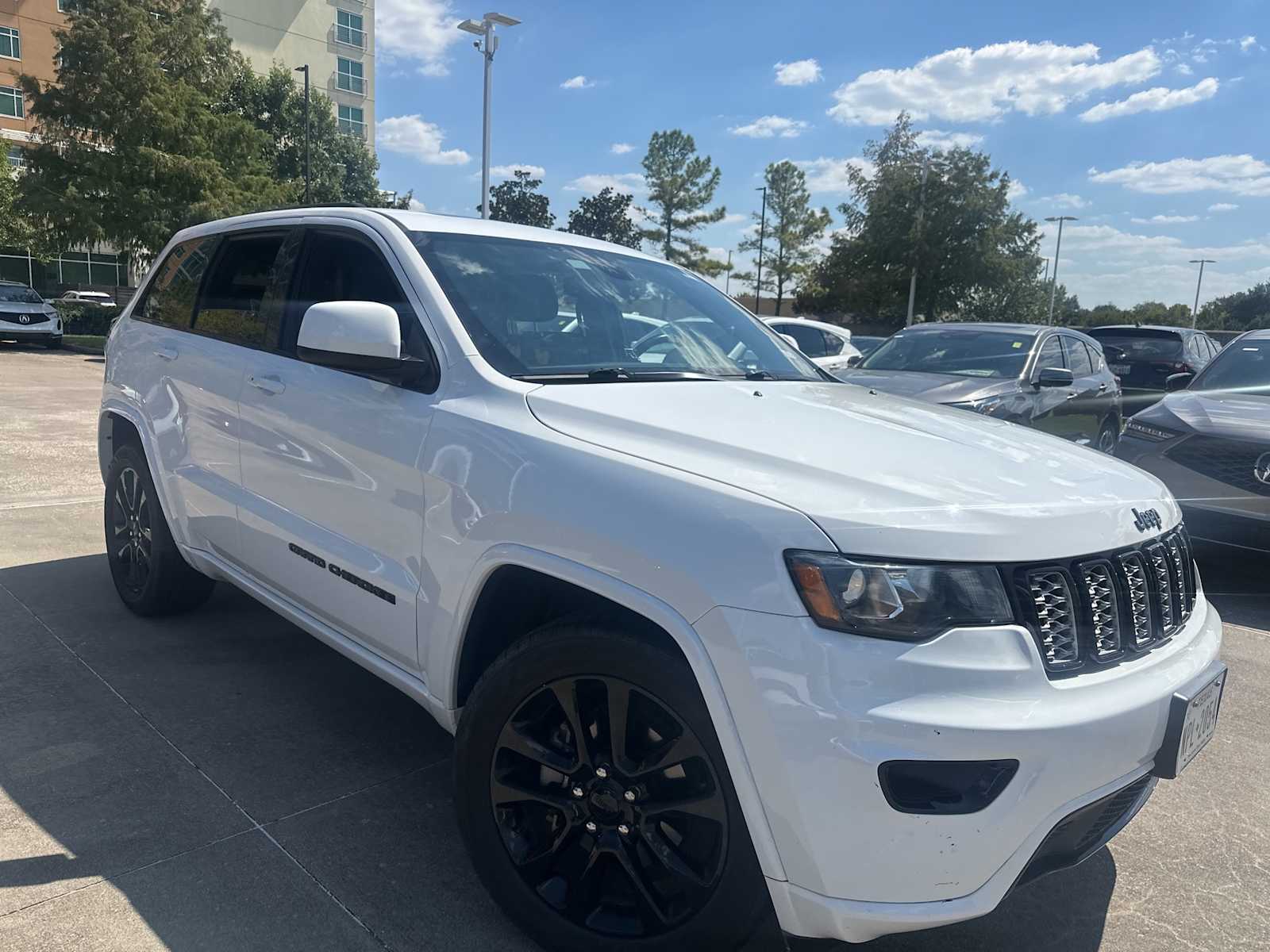 Thumbnail: 2020 Jeep Grand Cherokee - 3