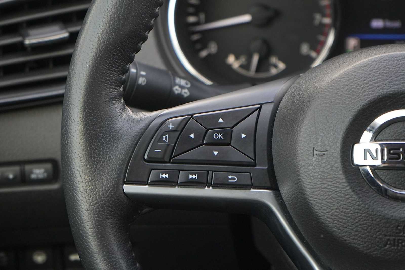 Thumbnail: 2019 Nissan Rogue - 17