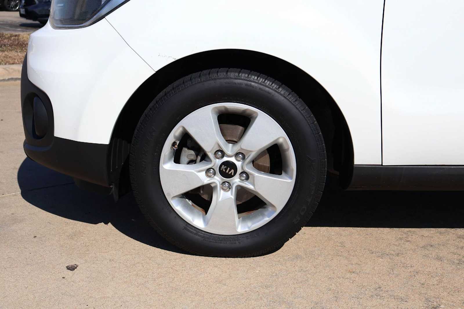 Thumbnail: 2017 Kia Soul - 8