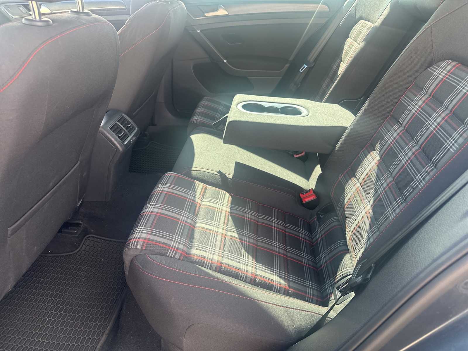 Thumbnail: 2019 Volkswagen Golf - 10