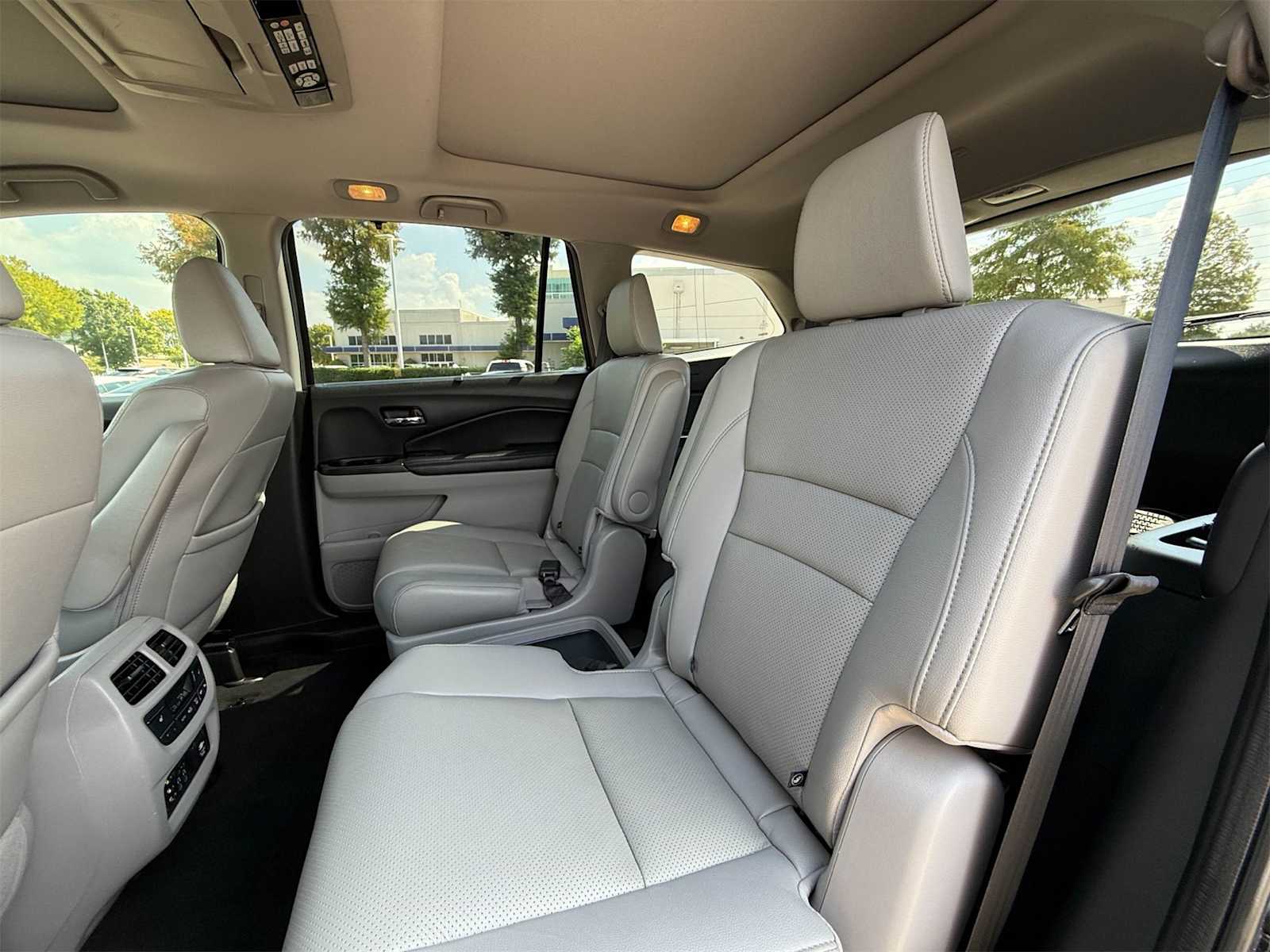 Thumbnail: 2018 Honda Pilot - 13