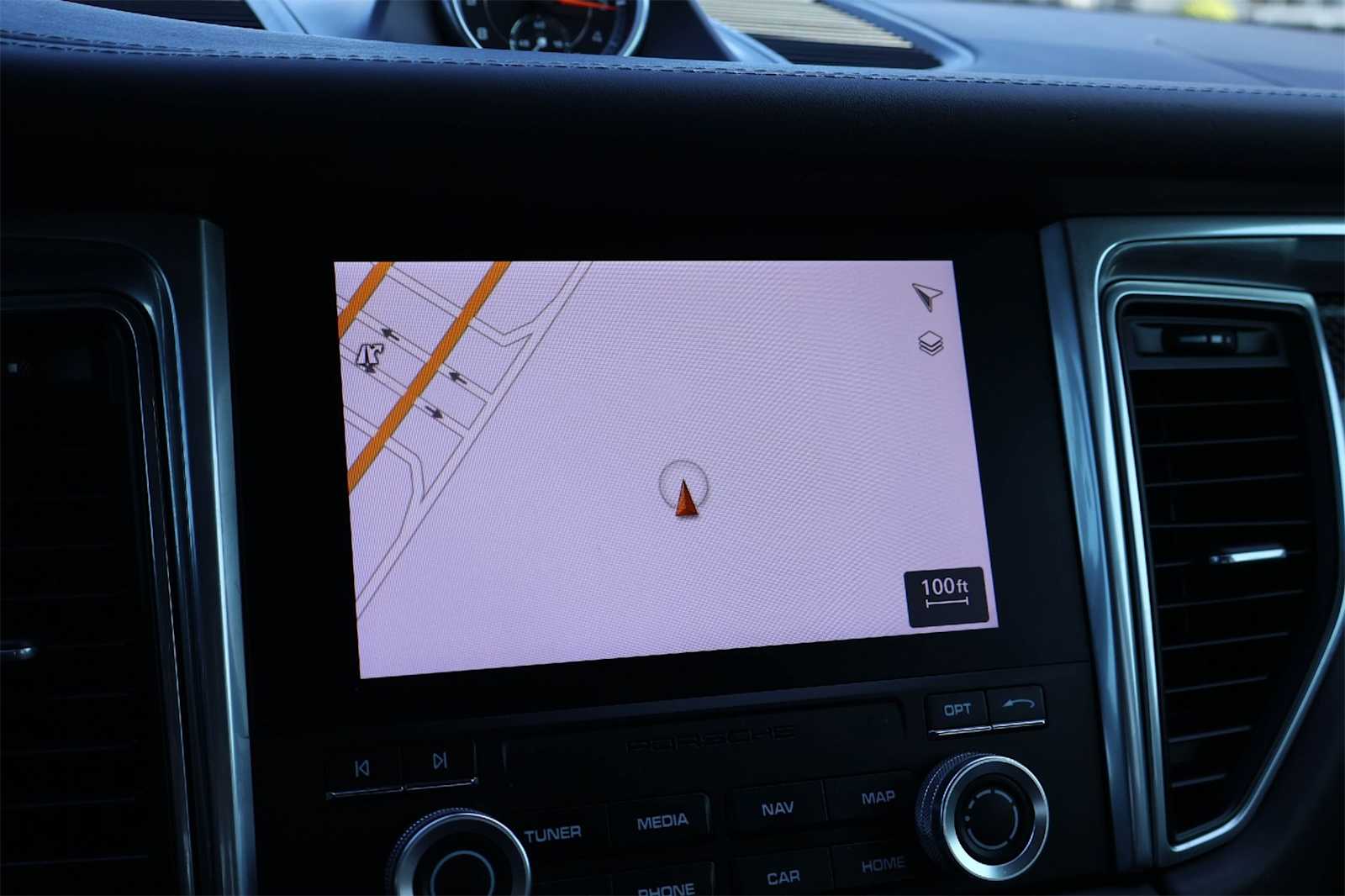 Thumbnail: 2017 Porsche Macan - 26