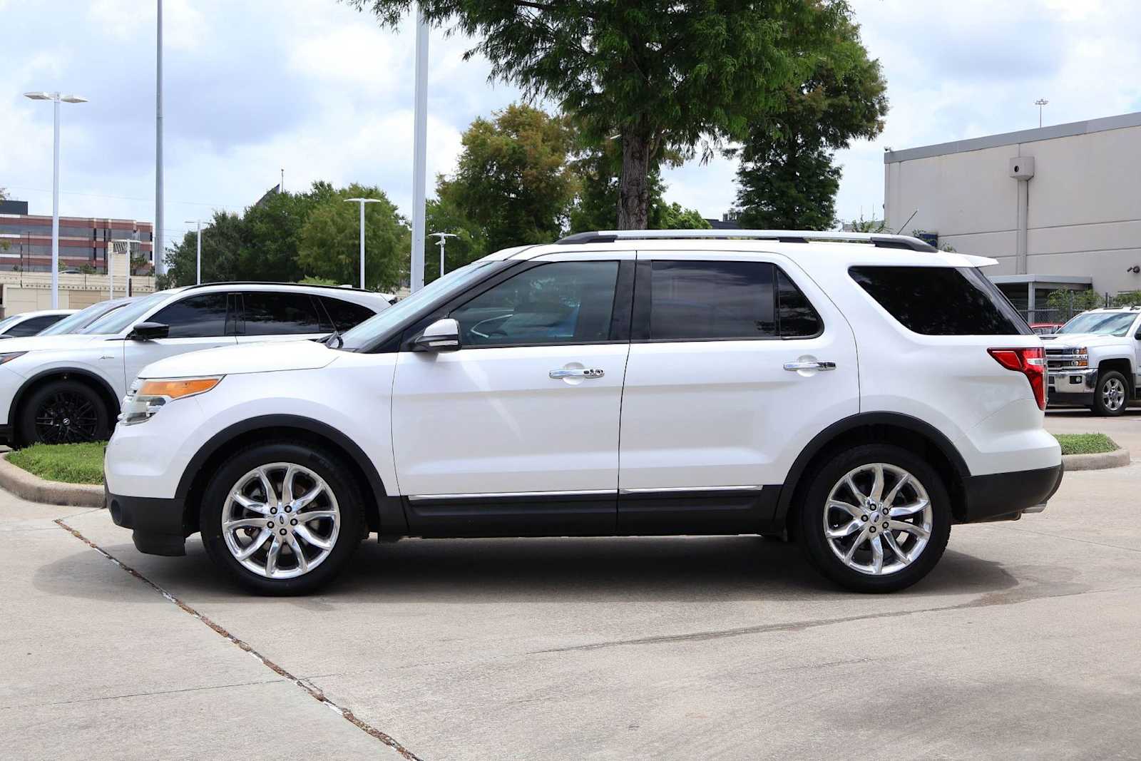 Thumbnail: 2015 Ford Explorer - 3