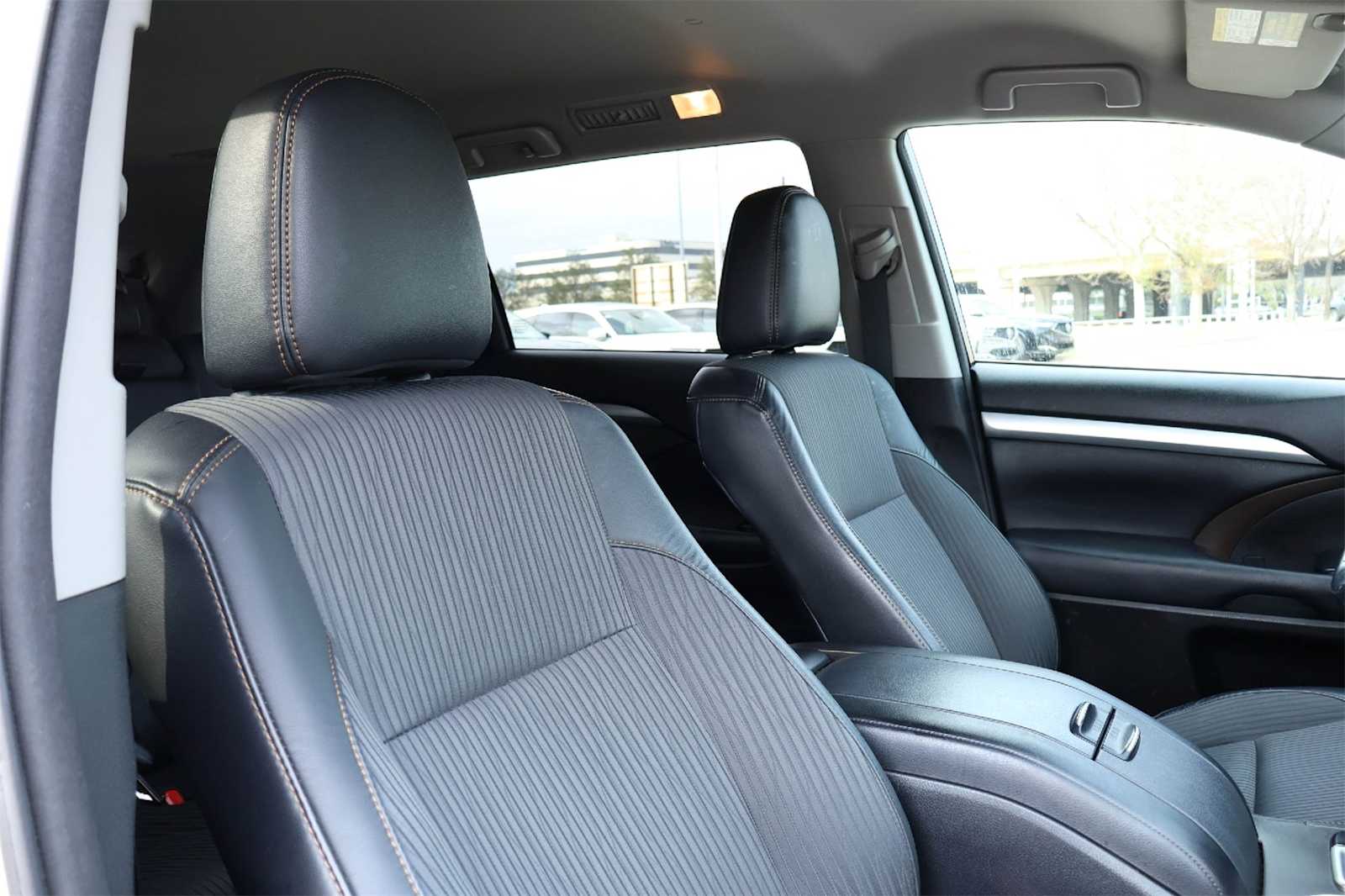 Thumbnail: 2018 Toyota Highlander - 14