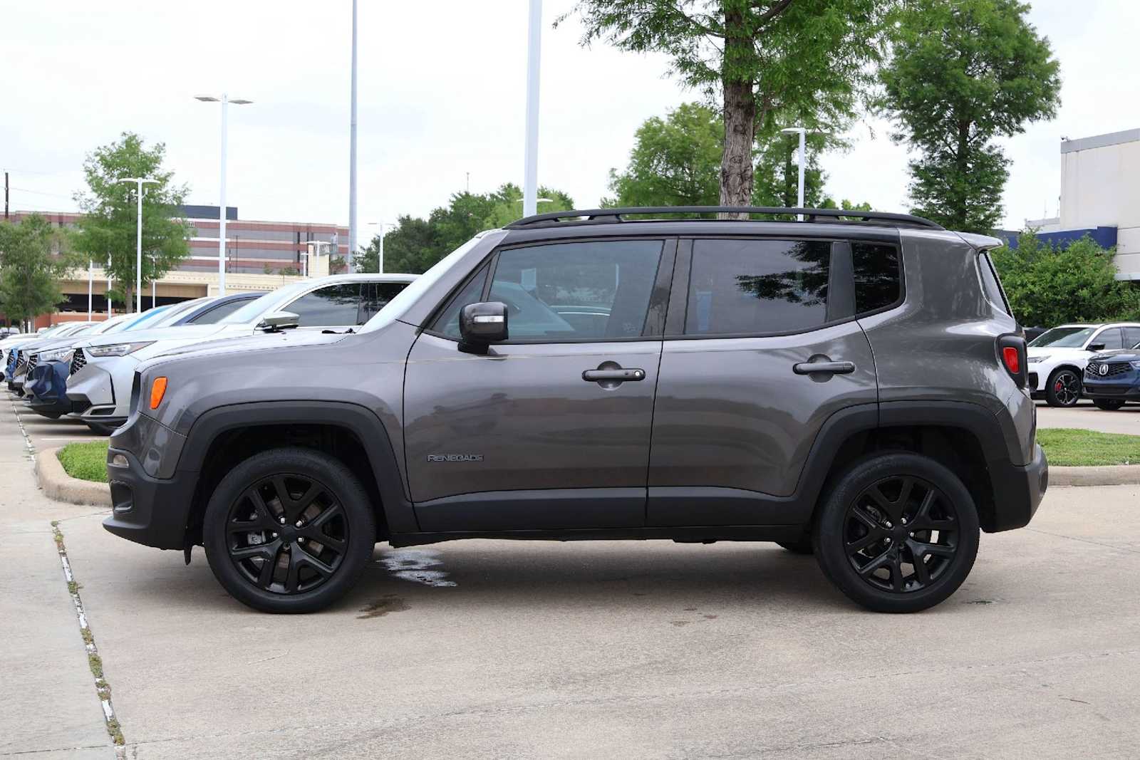 Thumbnail: 2016 Jeep Renegade - 3