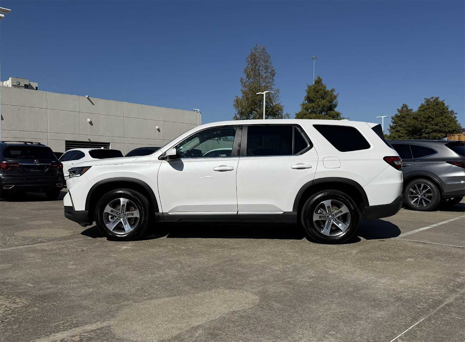 Thumbnail: 2023 Honda Pilot - 3