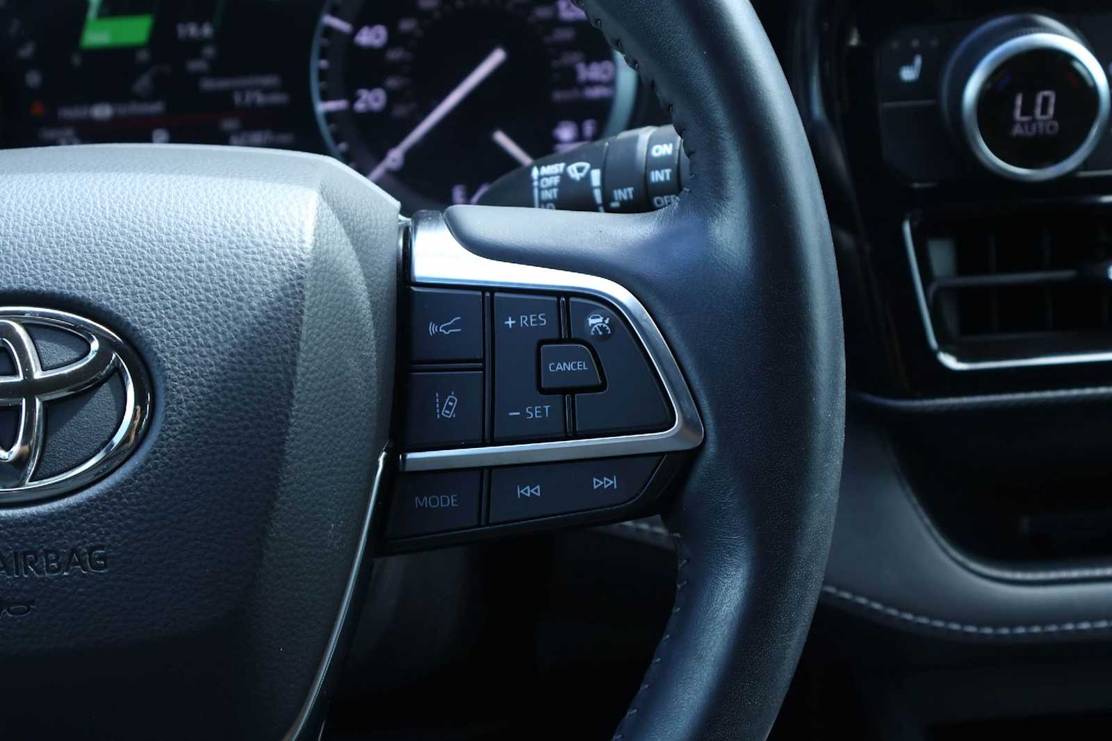 Thumbnail: 2021 Toyota Highlander - 23