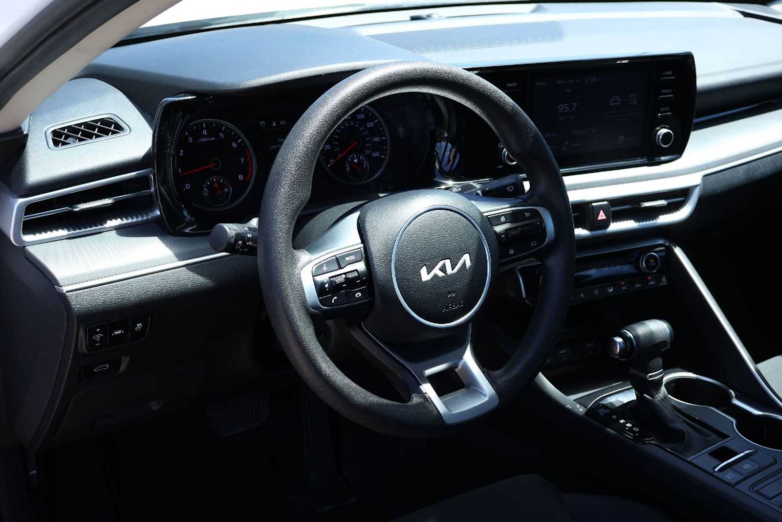 Thumbnail: 2023 Kia K5 - 2