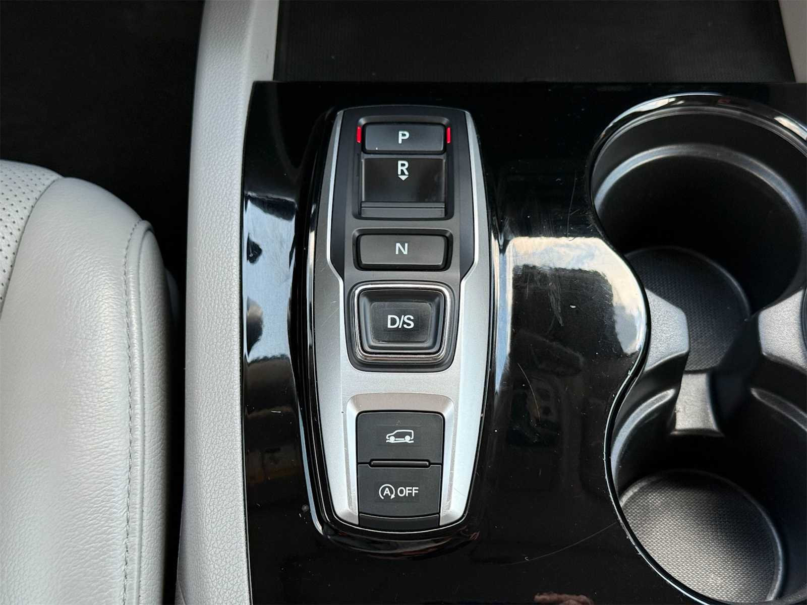 Thumbnail: 2018 Honda Pilot - 17