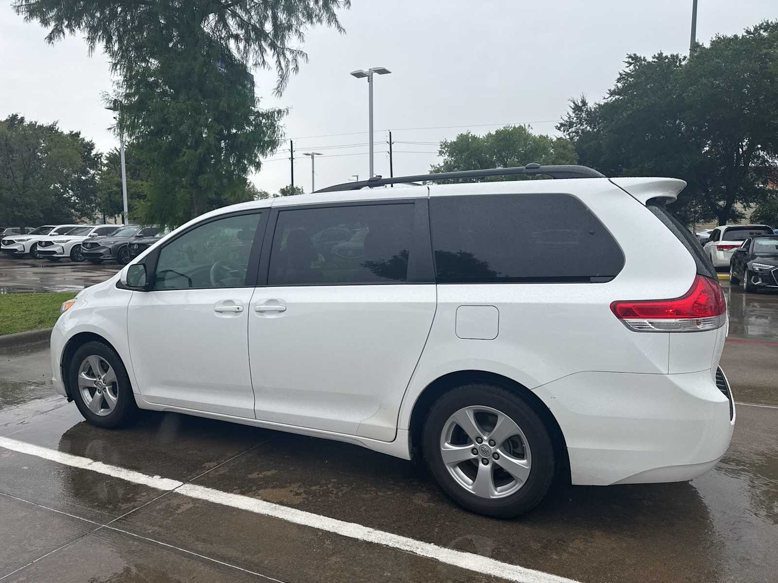 Thumbnail: 2014 Toyota Sienna - 3