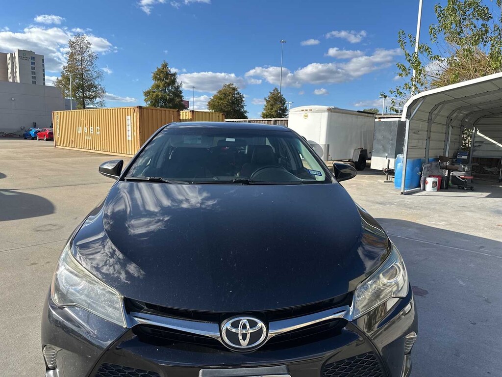 Used 2016 Toyota Camry SE Sedan