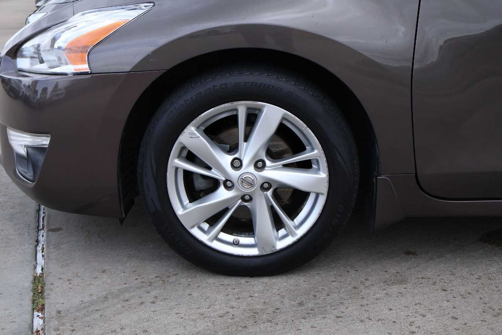 Thumbnail: 2015 Nissan Altima - 8