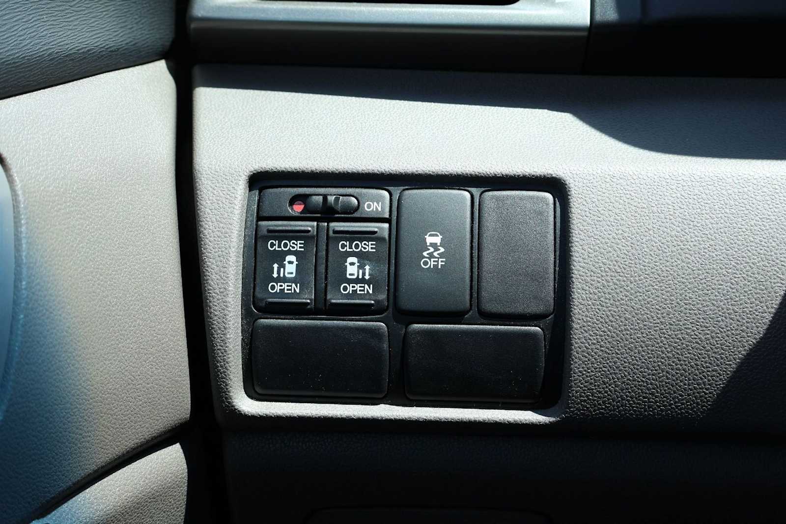 Thumbnail: 2016 Honda Odyssey - 28