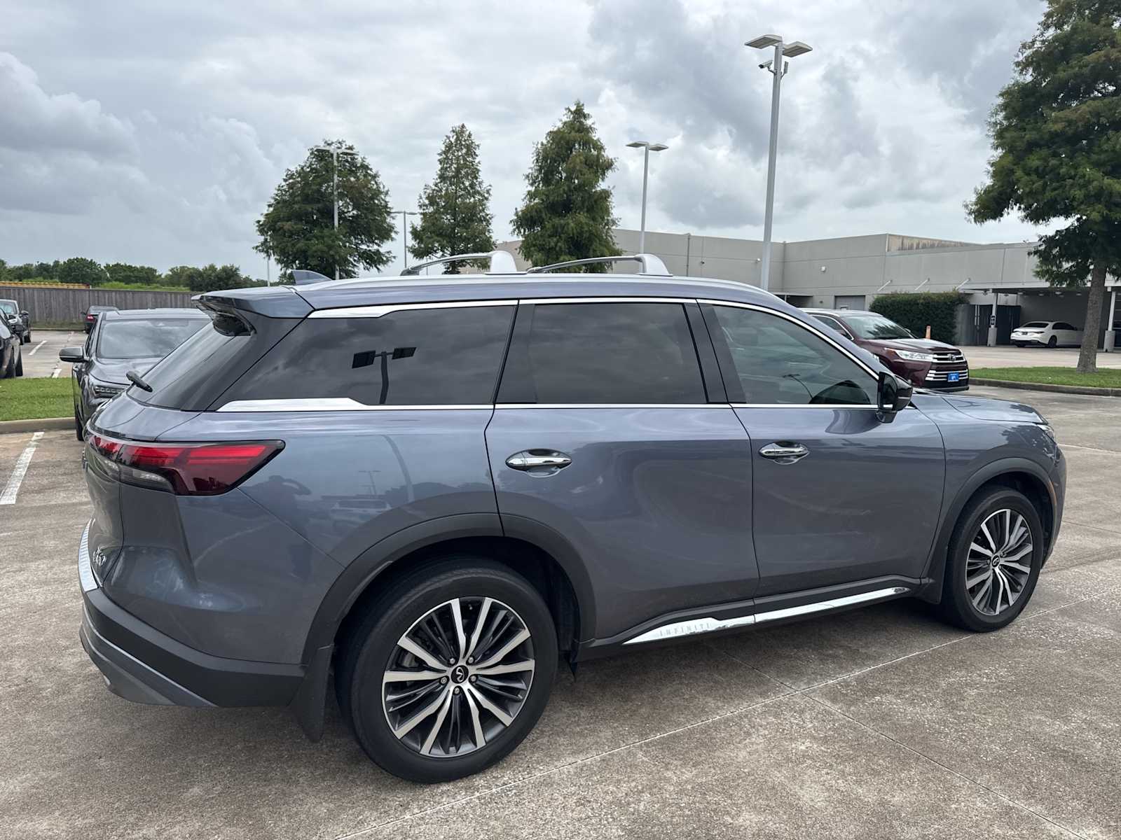 Thumbnail: 2023 INFINITI QX60 - 4