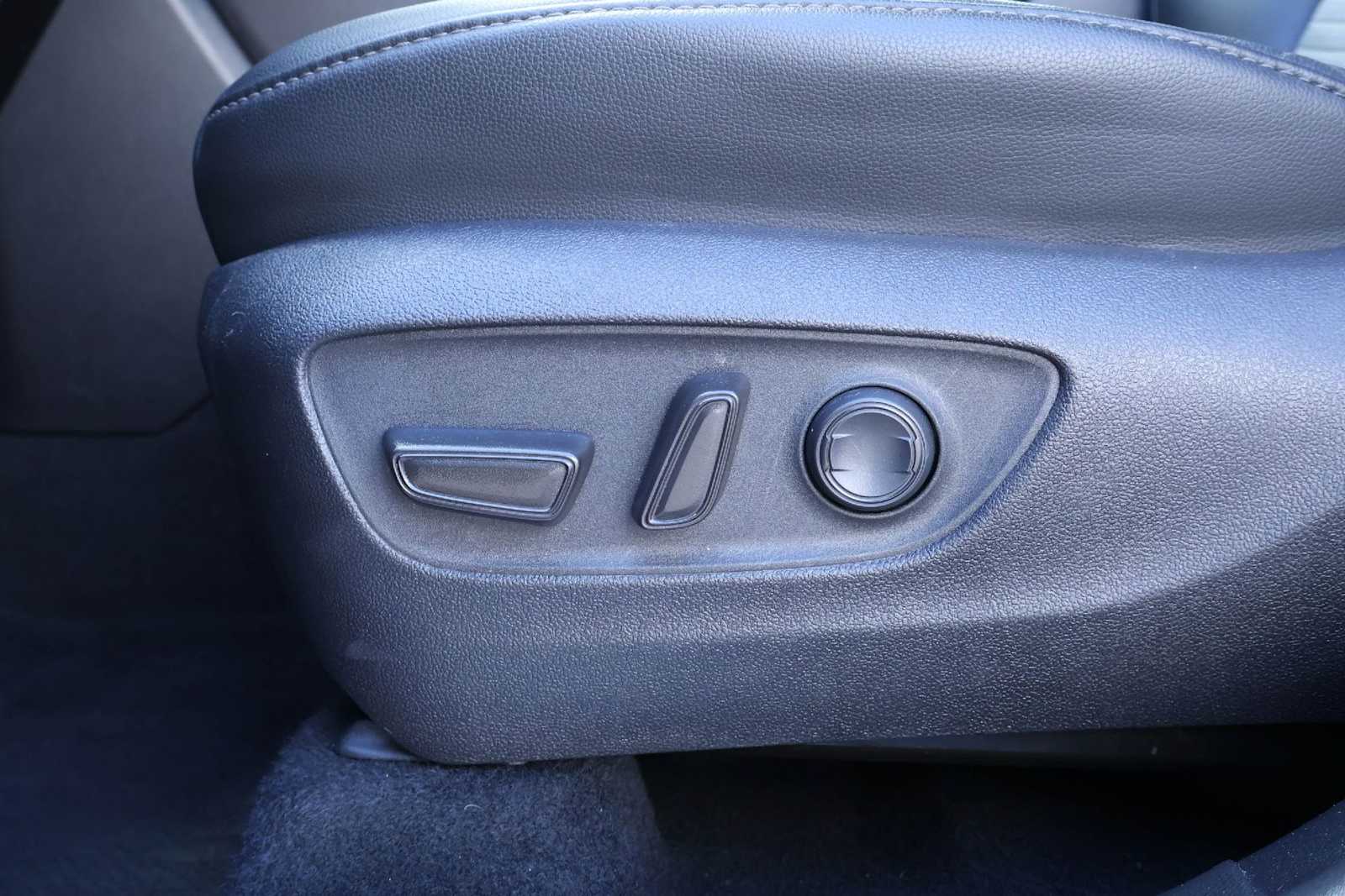 Thumbnail: 2021 Toyota Highlander - 24