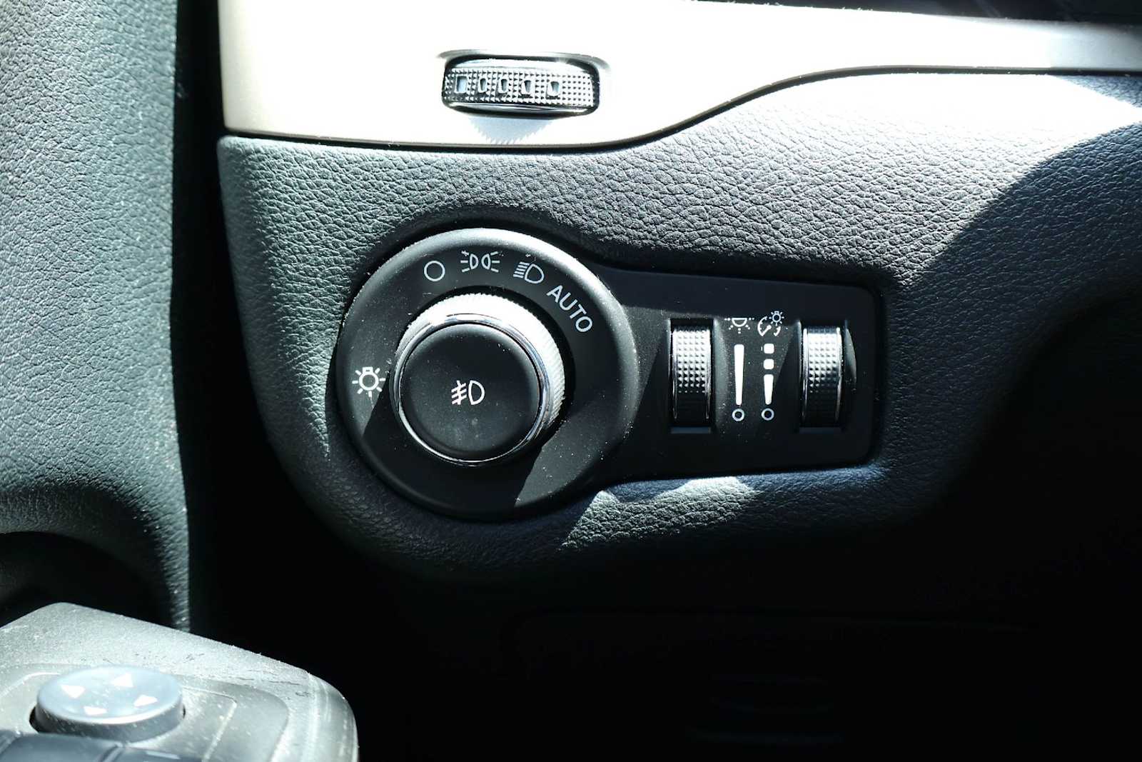 Thumbnail: 2014 Jeep Cherokee - 27