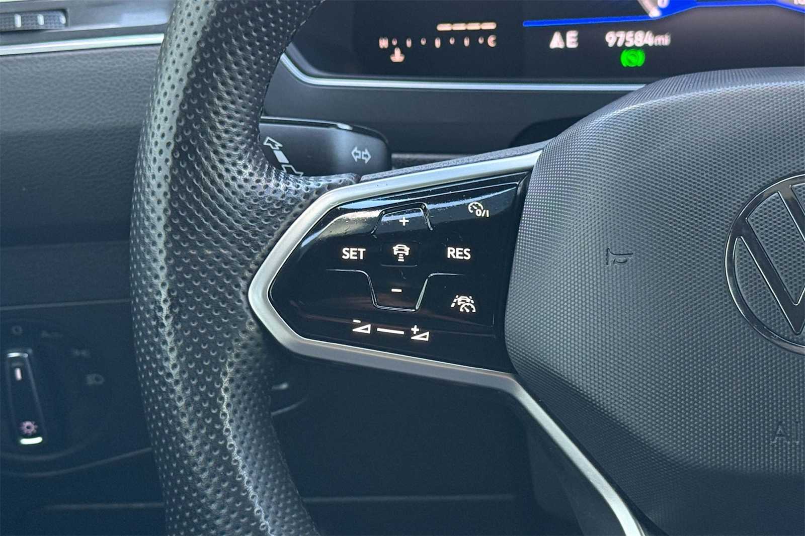 Thumbnail: 2022 Volkswagen Tiguan - 22