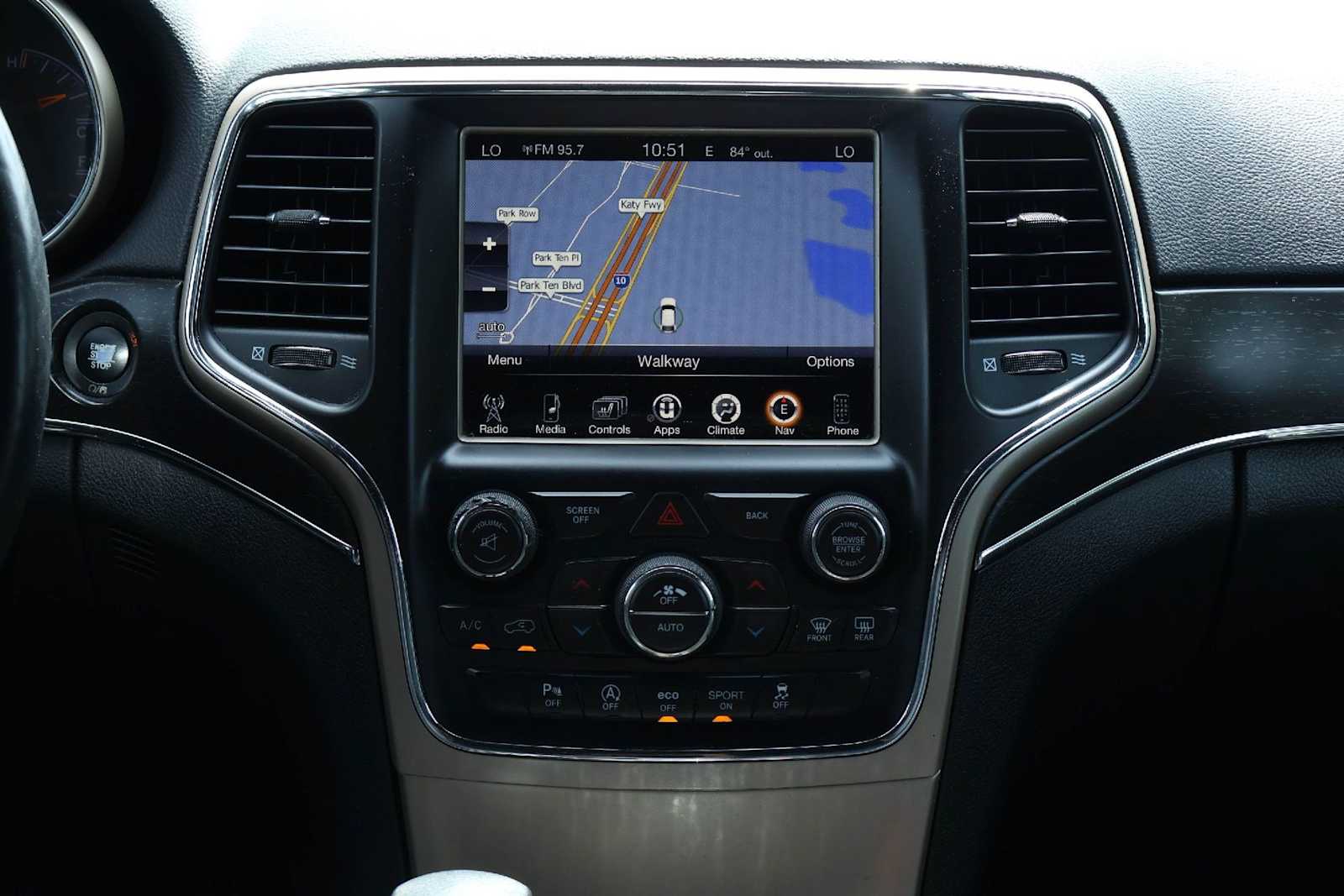 Thumbnail: 2017 Jeep Grand Cherokee - 16