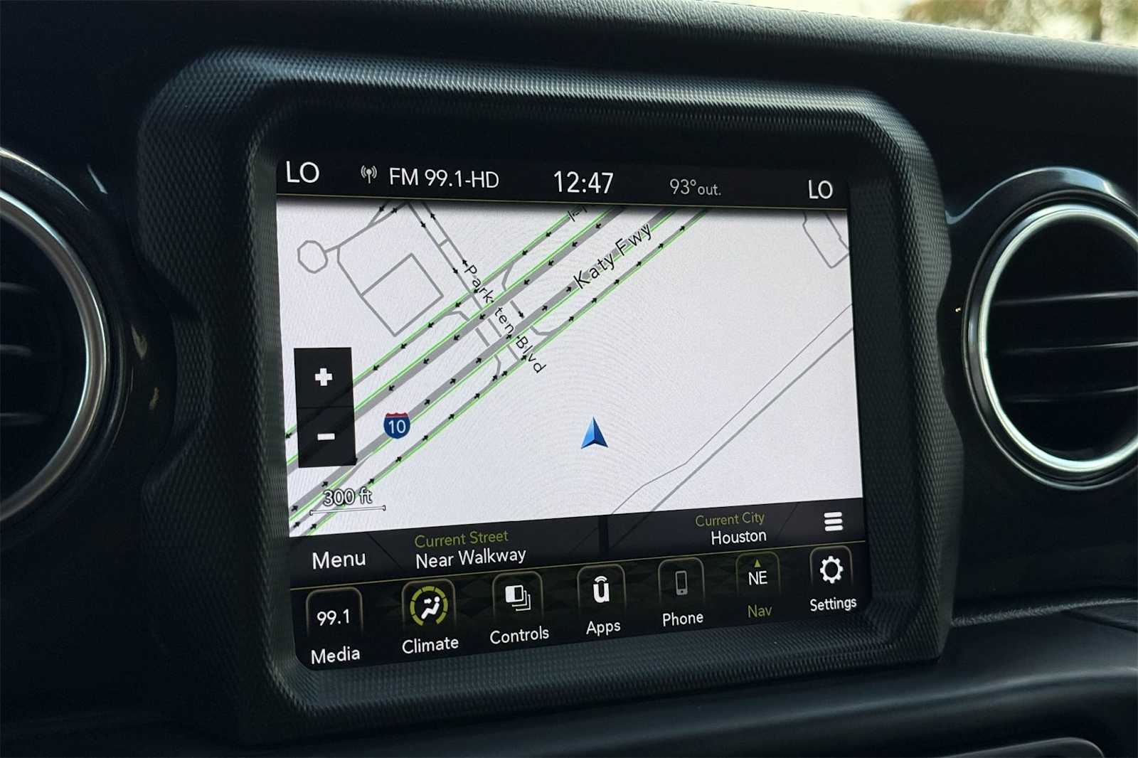 Thumbnail: 2021 Jeep Wrangler - 28