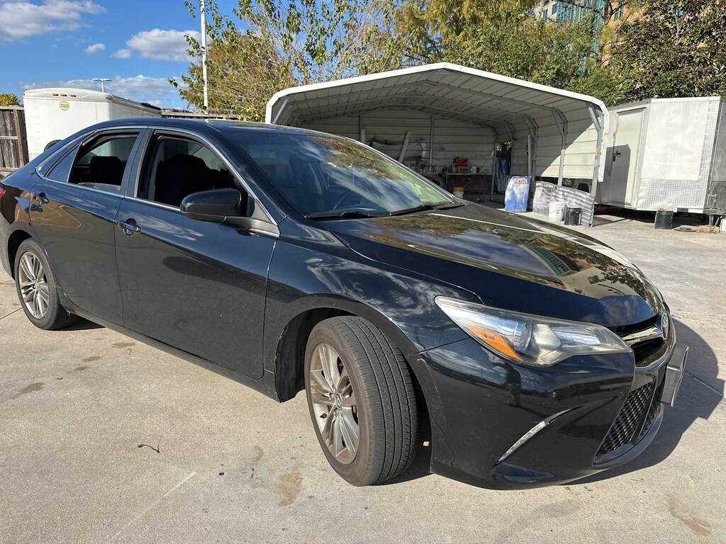Used 2016 Toyota Camry SE Sedan