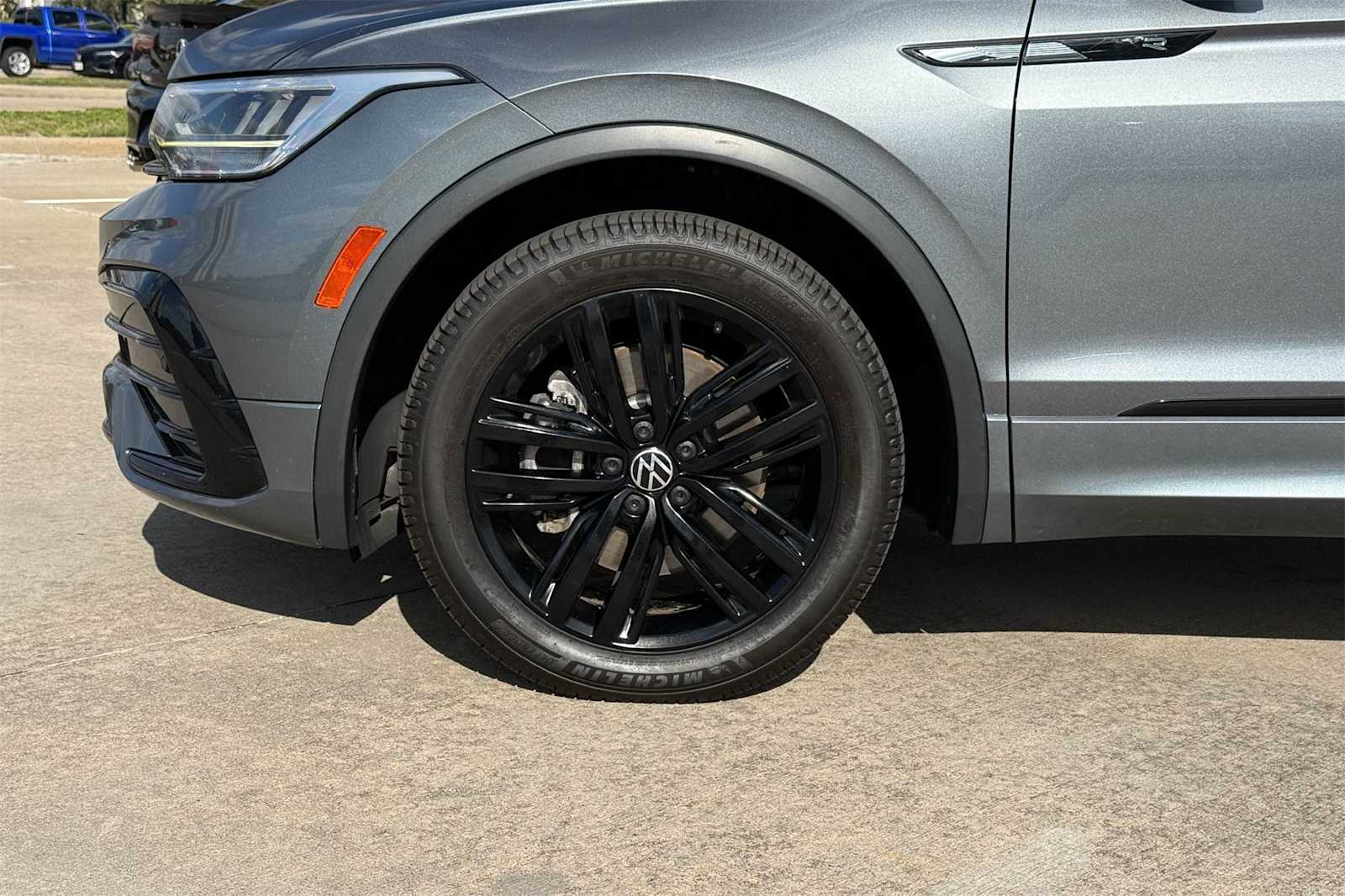 Thumbnail: 2022 Volkswagen Tiguan - 8