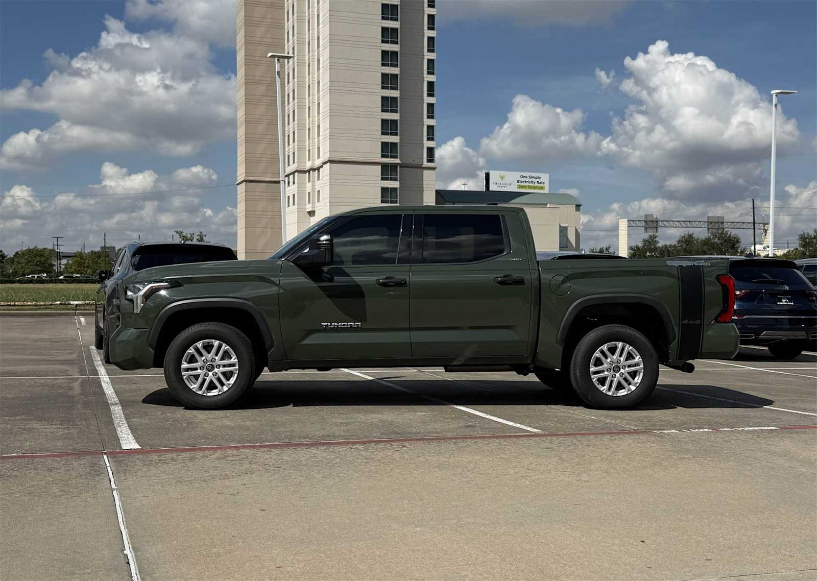 Thumbnail: 2022 Toyota Tundra - 3