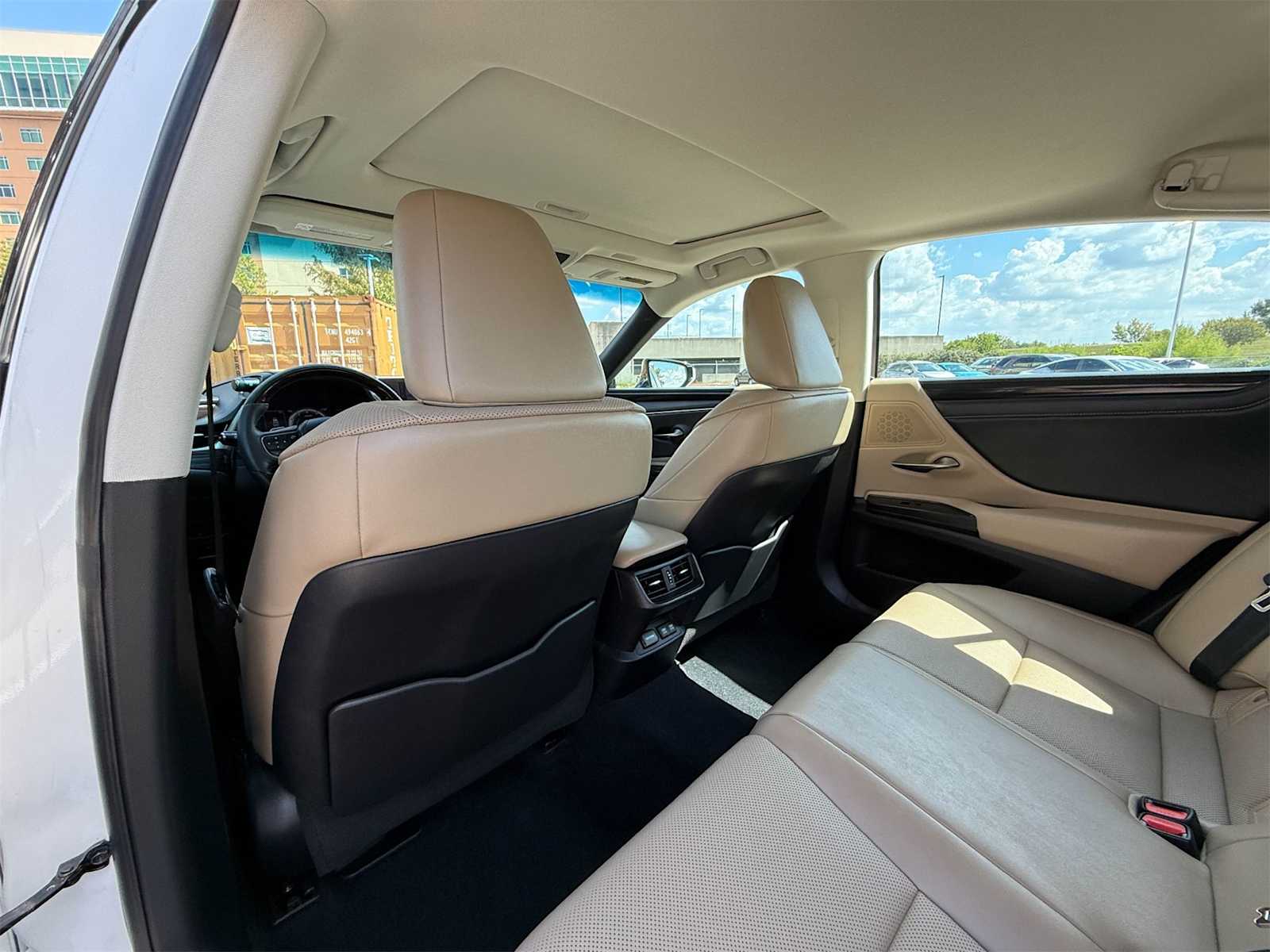 Thumbnail: 2019 Lexus ES - 12