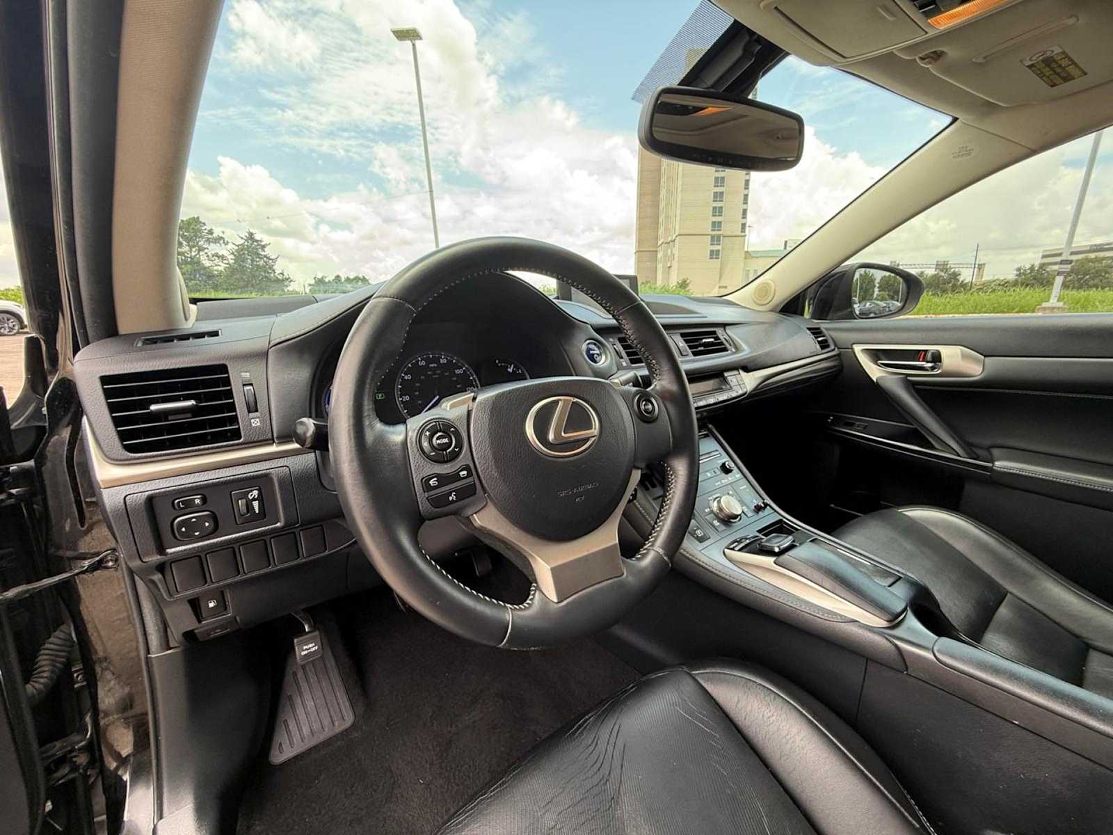 Thumbnail: 2015 Lexus CT - 2