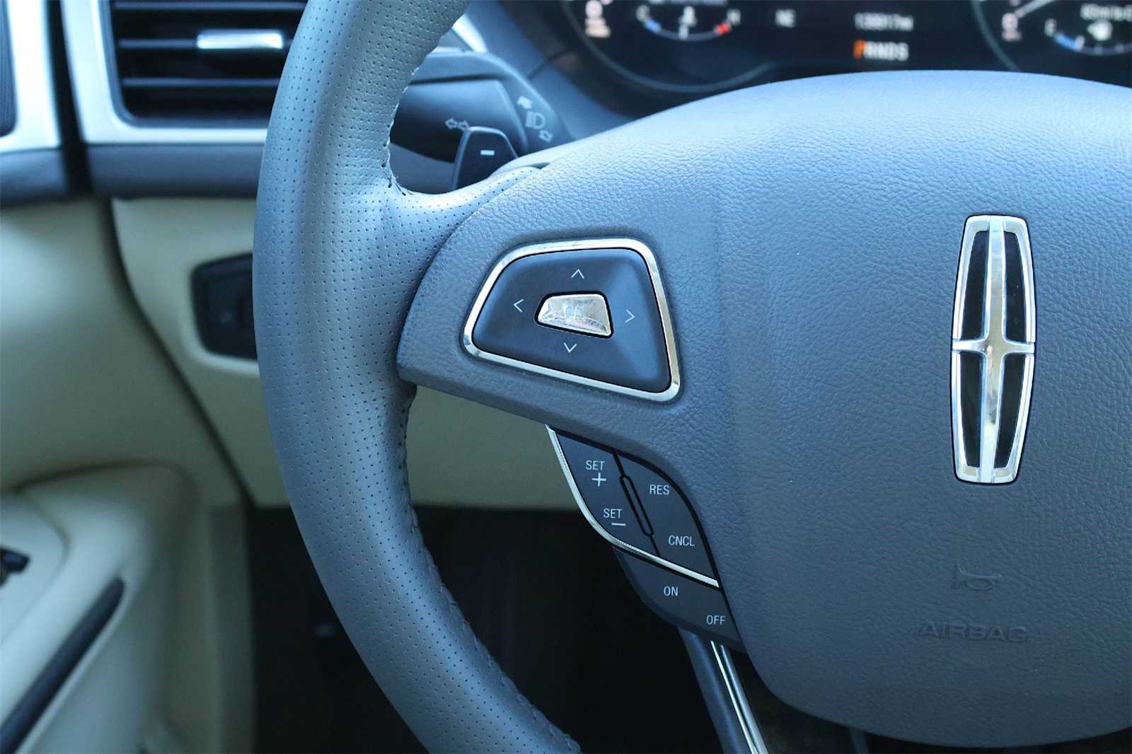 Thumbnail: 2014 Lincoln MKZ - 22