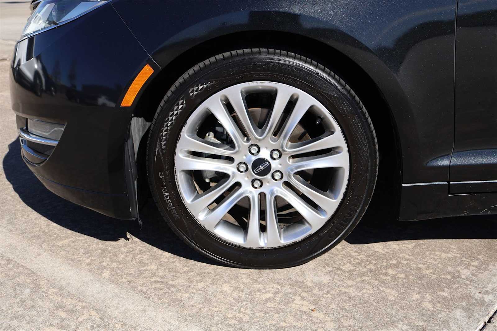 Thumbnail: 2014 Lincoln MKZ - 8