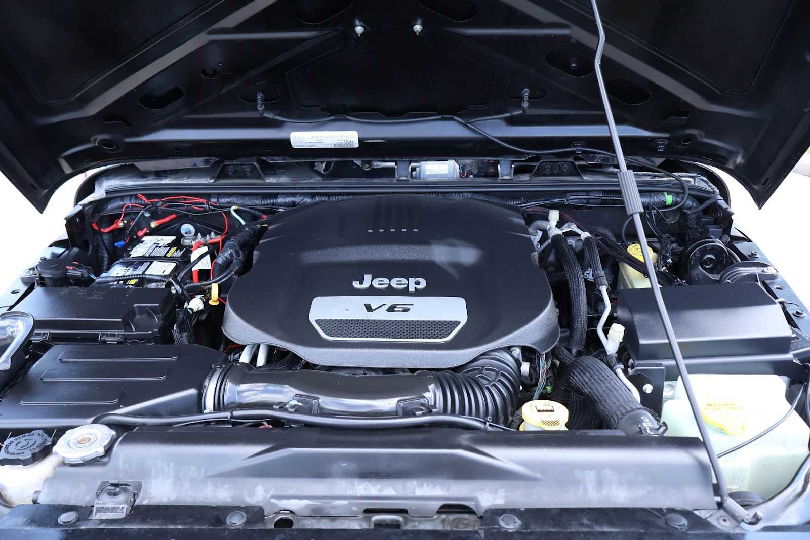 Thumbnail: 2016 Jeep Wrangler - 9