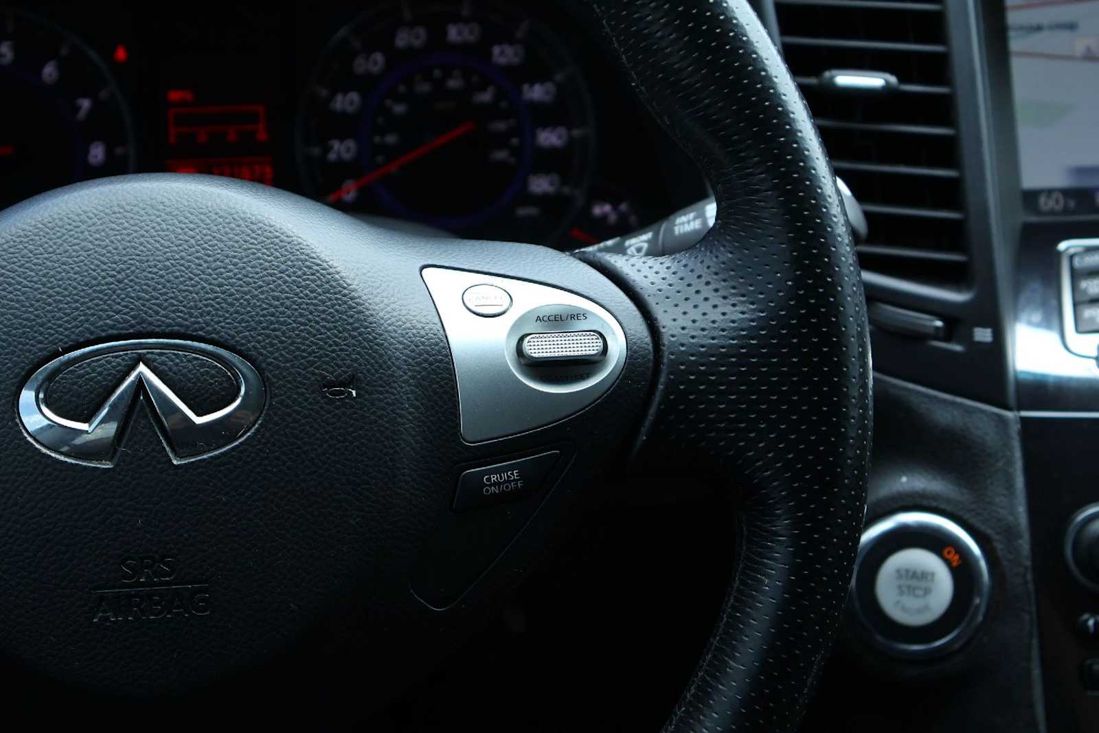 Thumbnail: 2011 INFINITI FX35 - 23