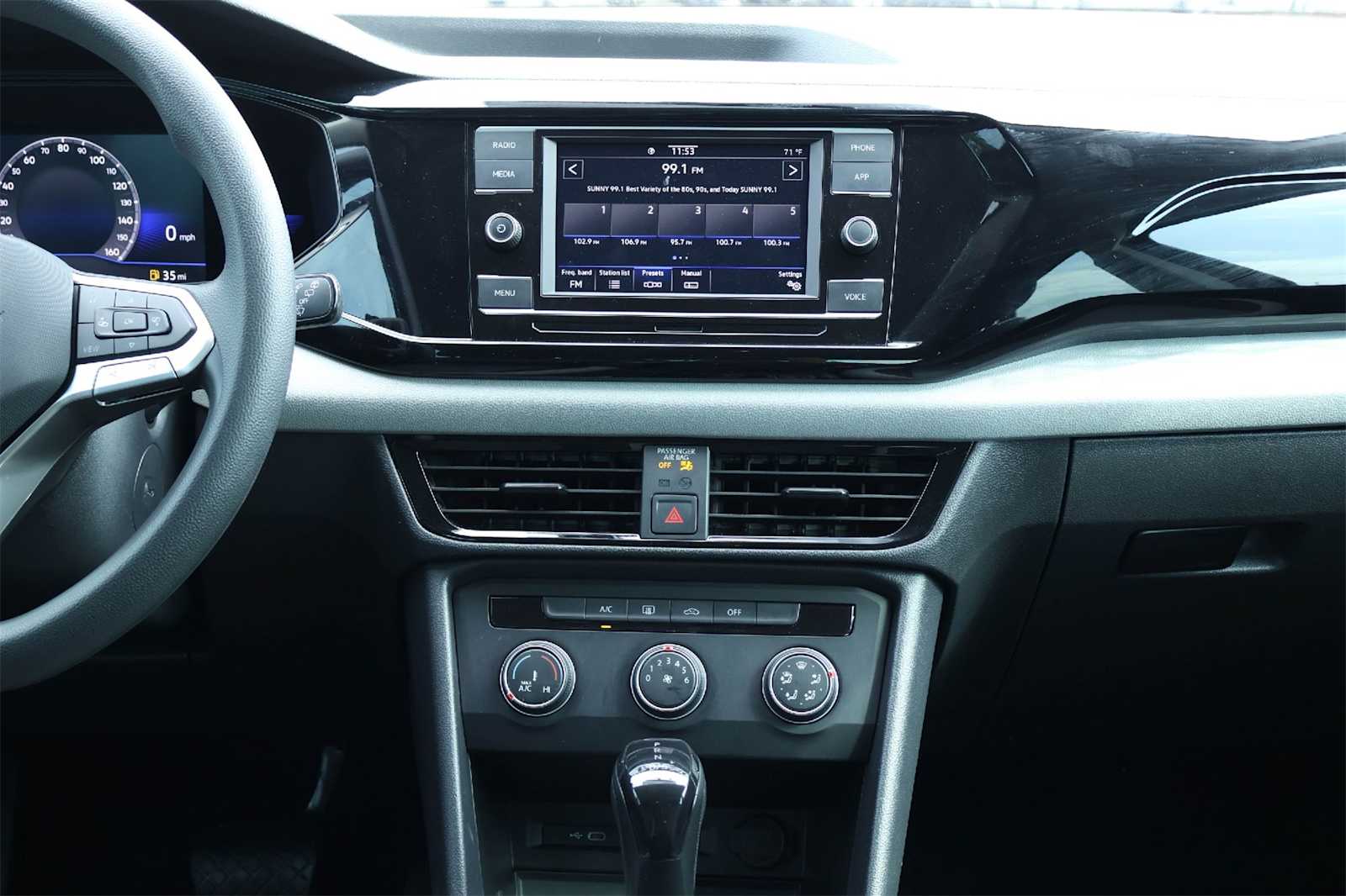 Thumbnail: 2022 Volkswagen Taos - 16