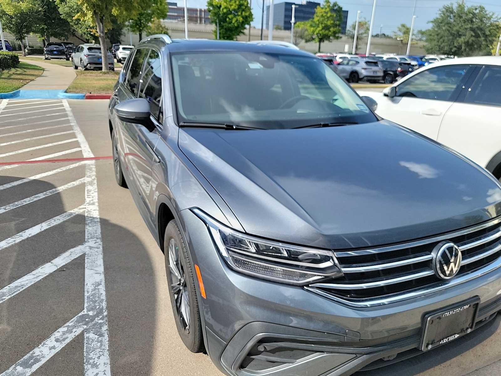 Thumbnail: 2022 Volkswagen Tiguan - 3